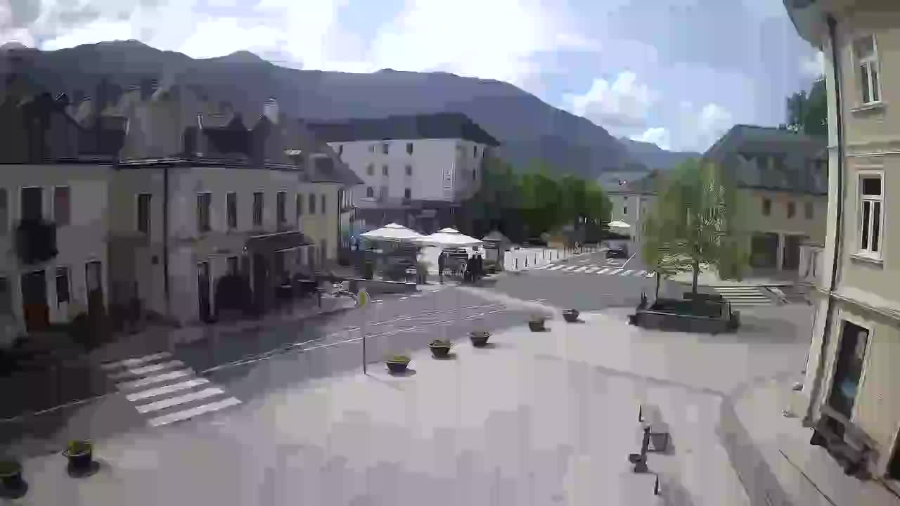 Piazza centrale a Plezzo