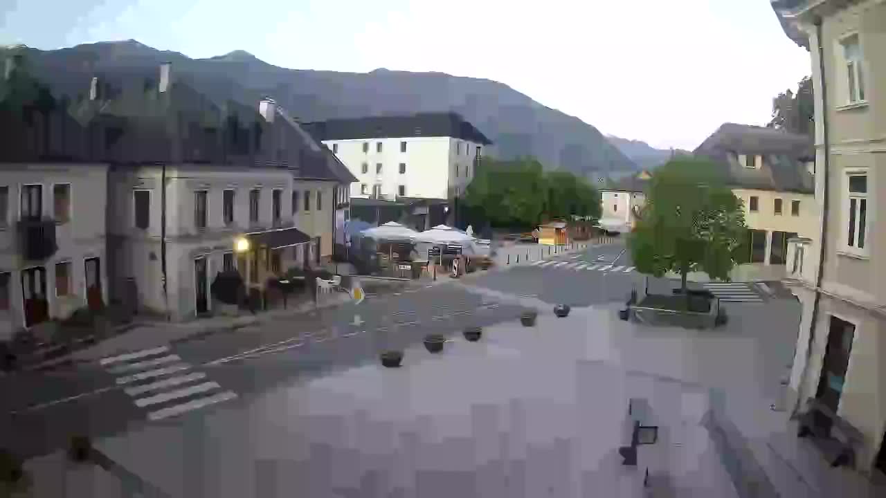 Piazza centrale a Plezzo