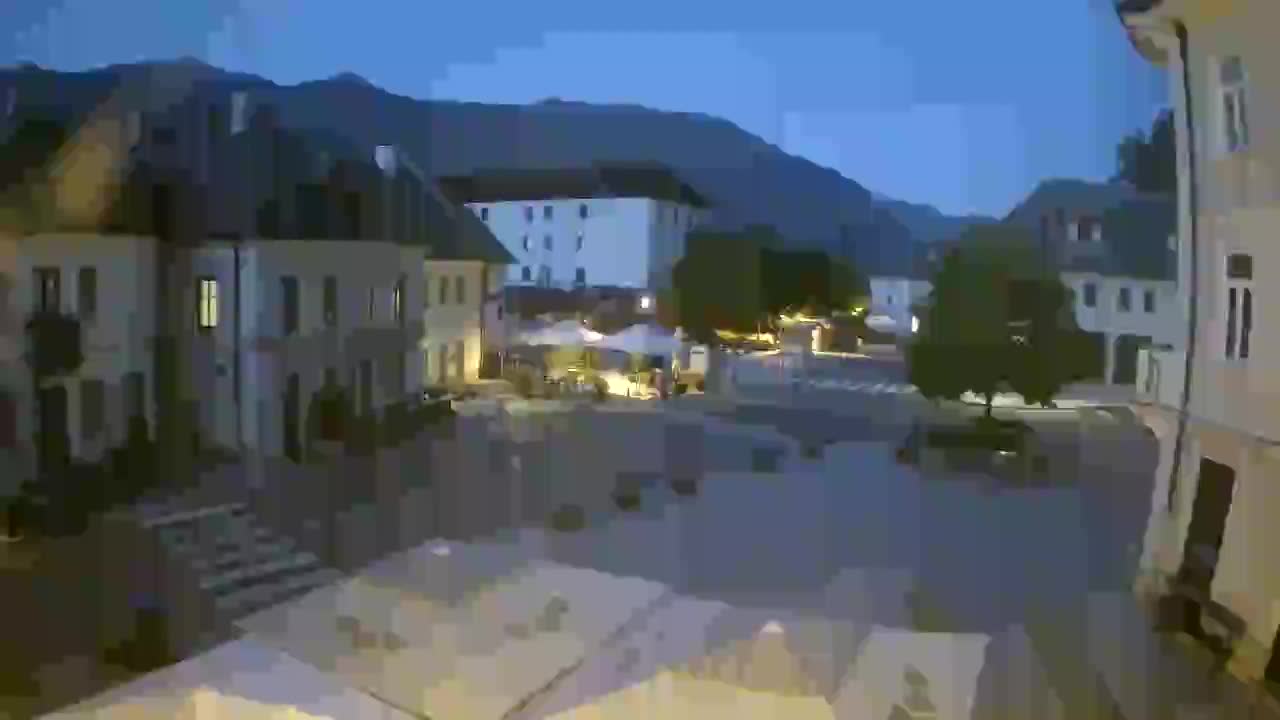 Piazza centrale a Plezzo