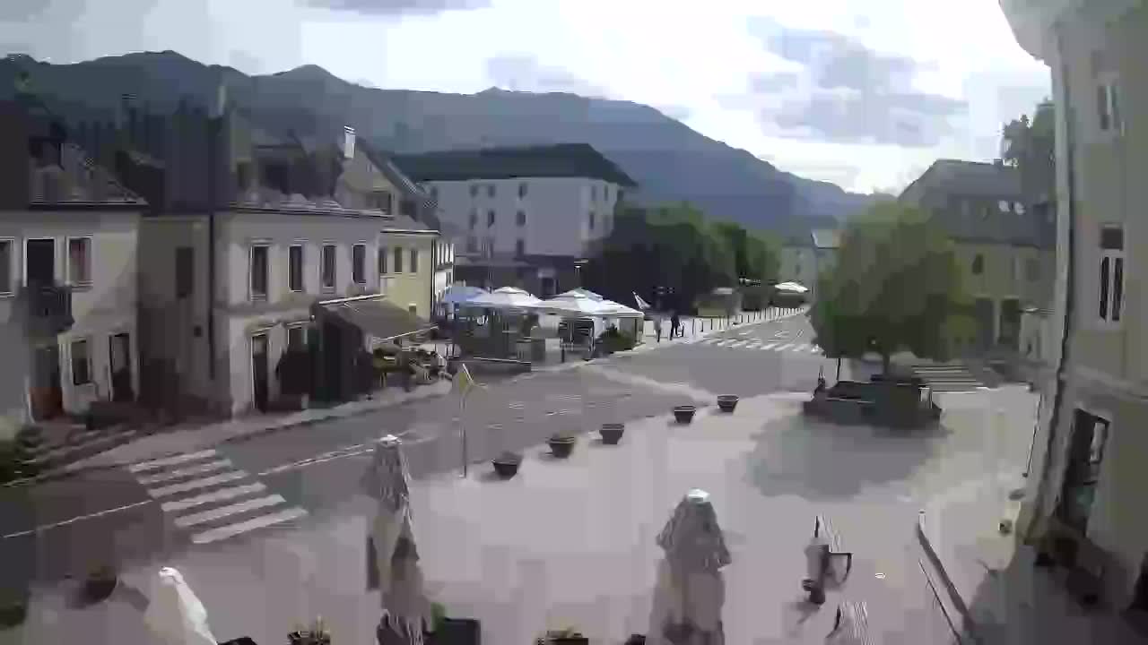 Piazza centrale a Plezzo