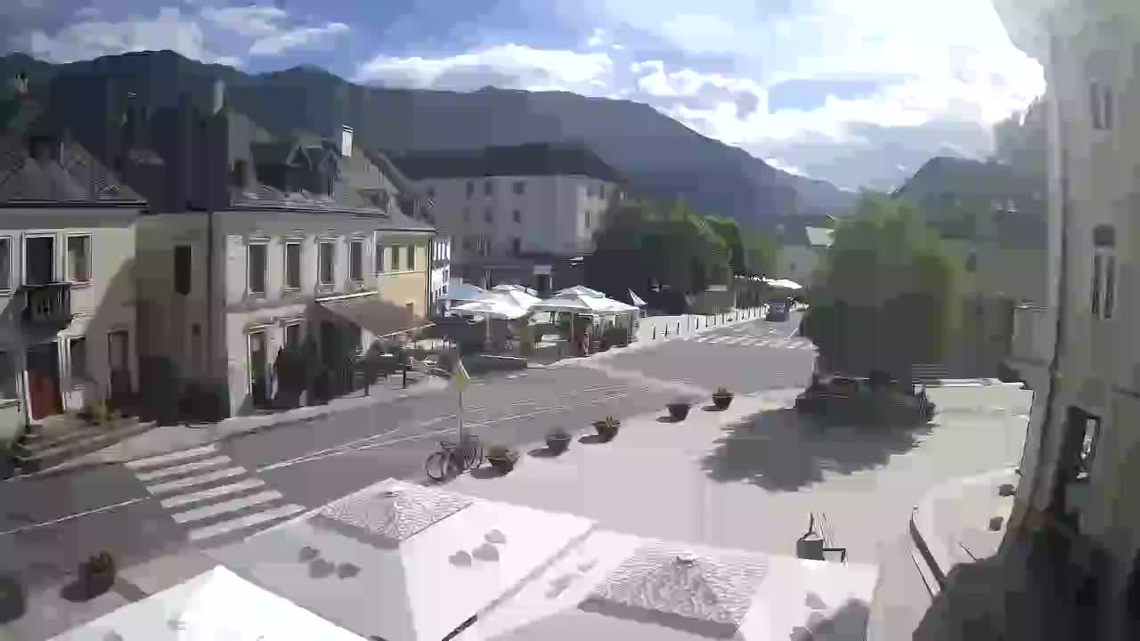 Piazza centrale a Plezzo