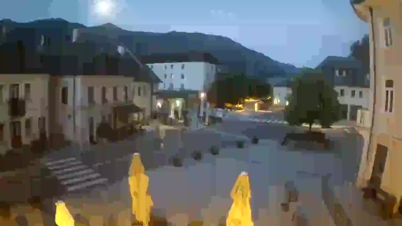 Piazza centrale a Plezzo