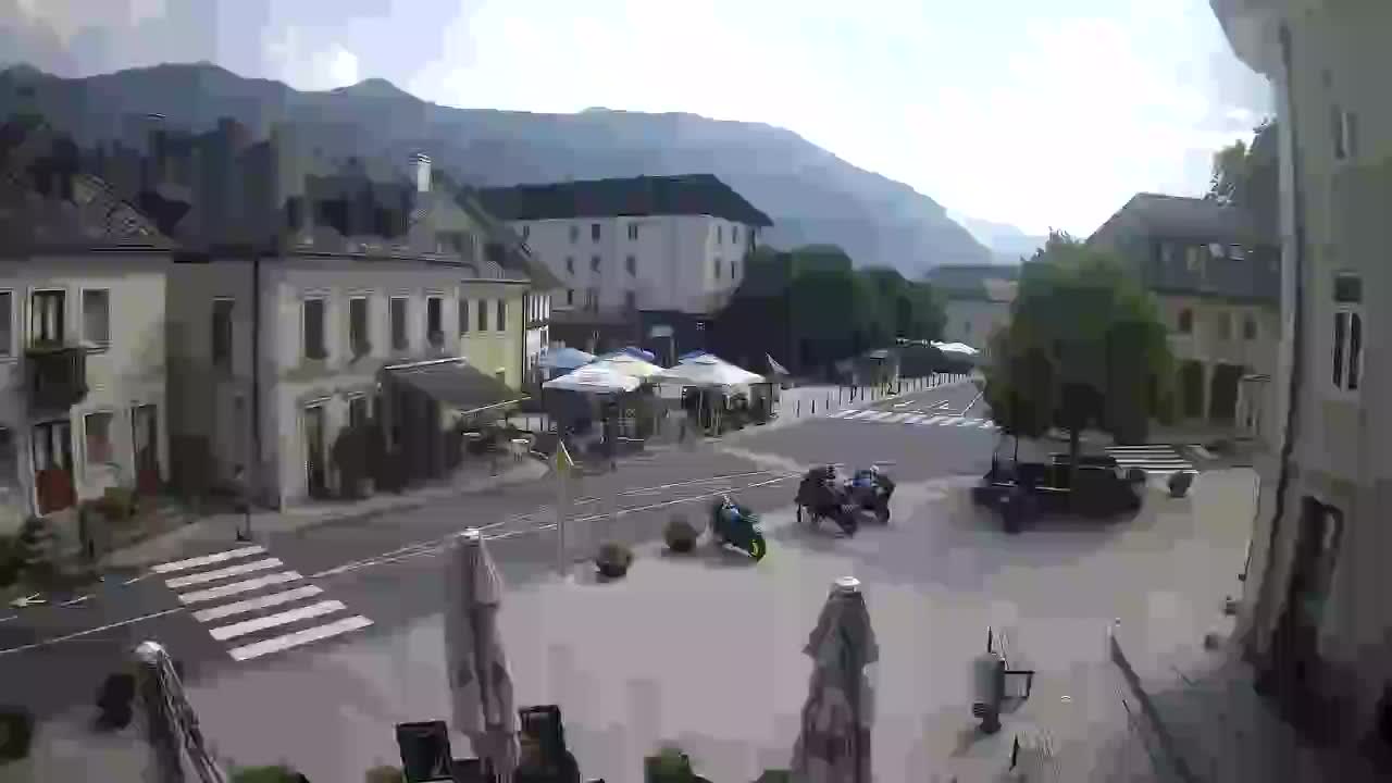 Piazza centrale a Plezzo