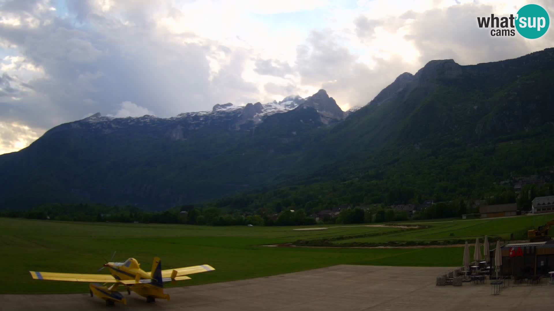 Spletna kamera letališče Bovec – pogled proti Kaninu