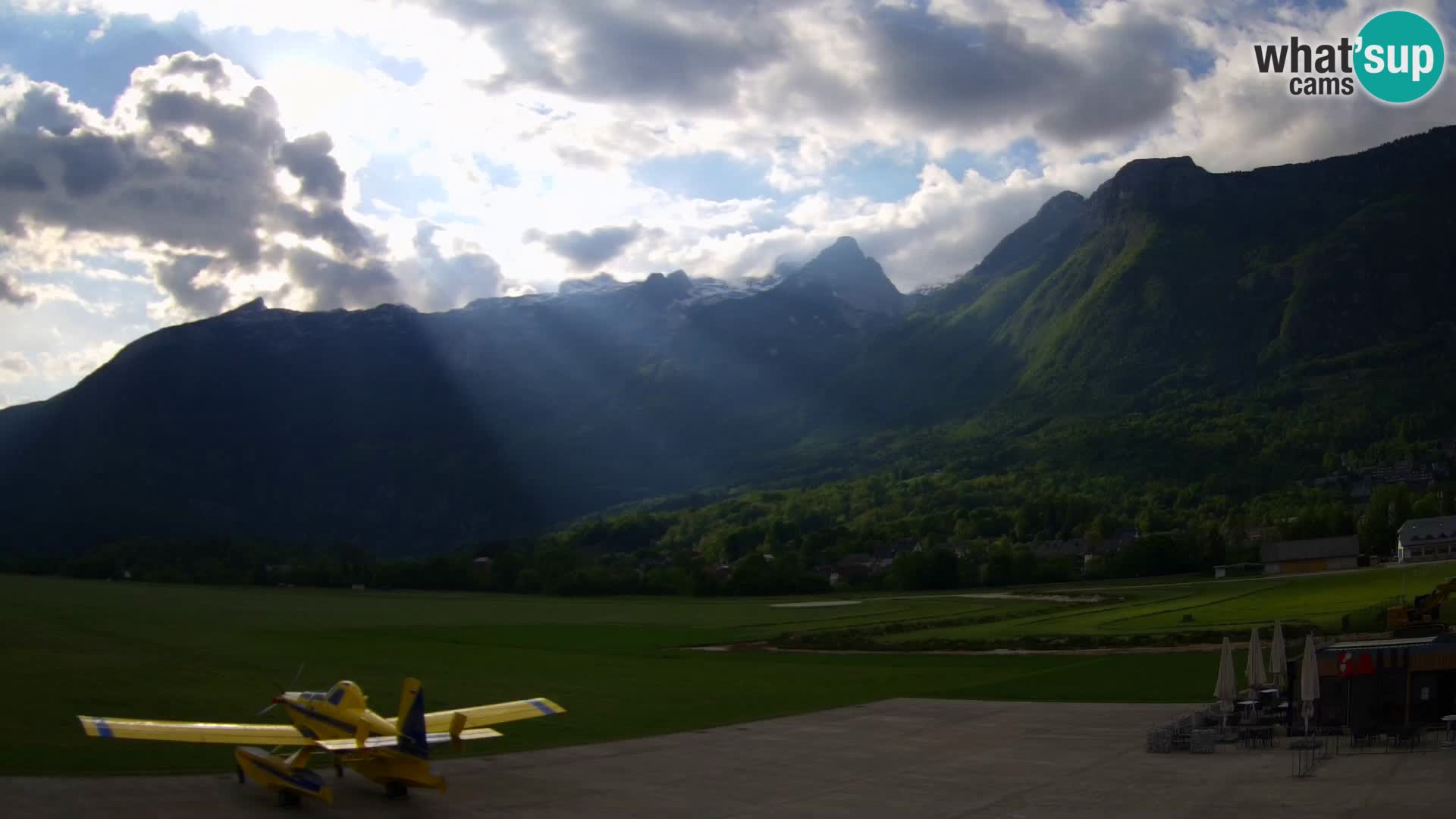 Cámara web en vivo Aeropuerto de Bovec – Vista a Kanin
