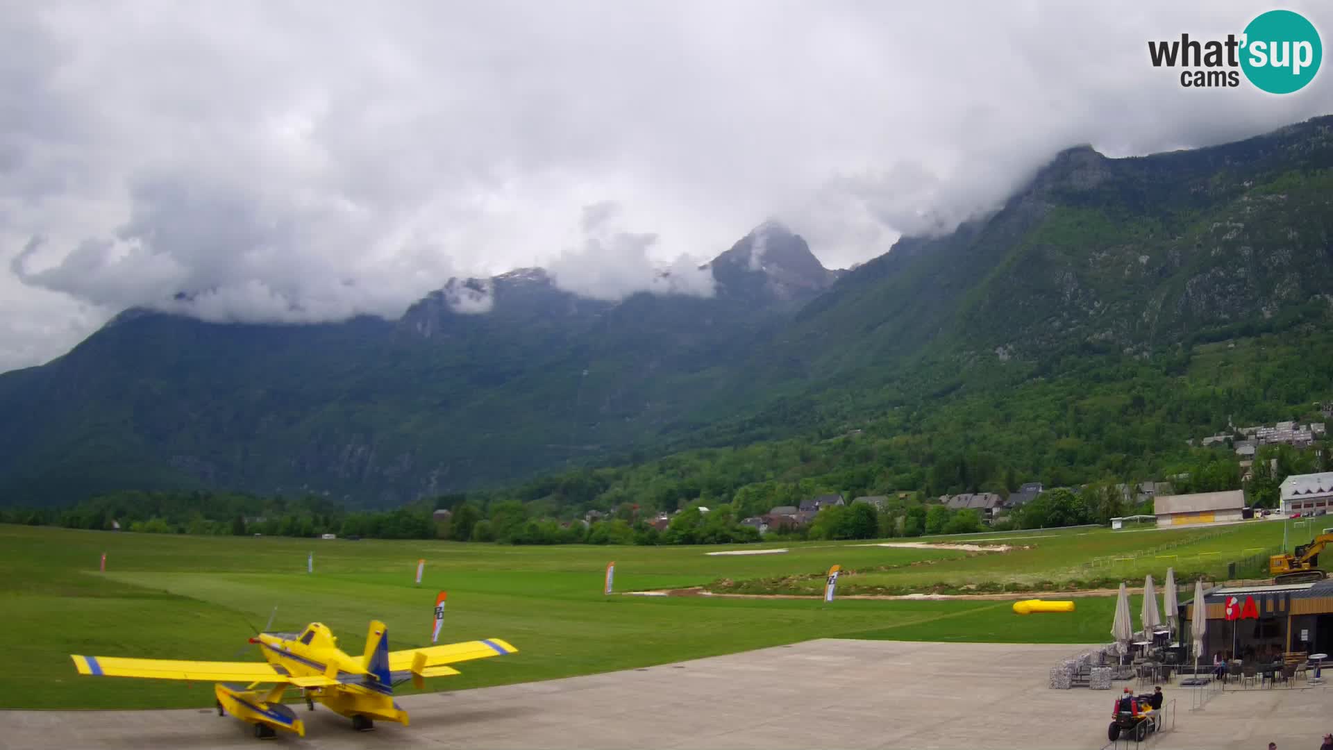 Spletna kamera letališče Bovec – pogled proti Kaninu