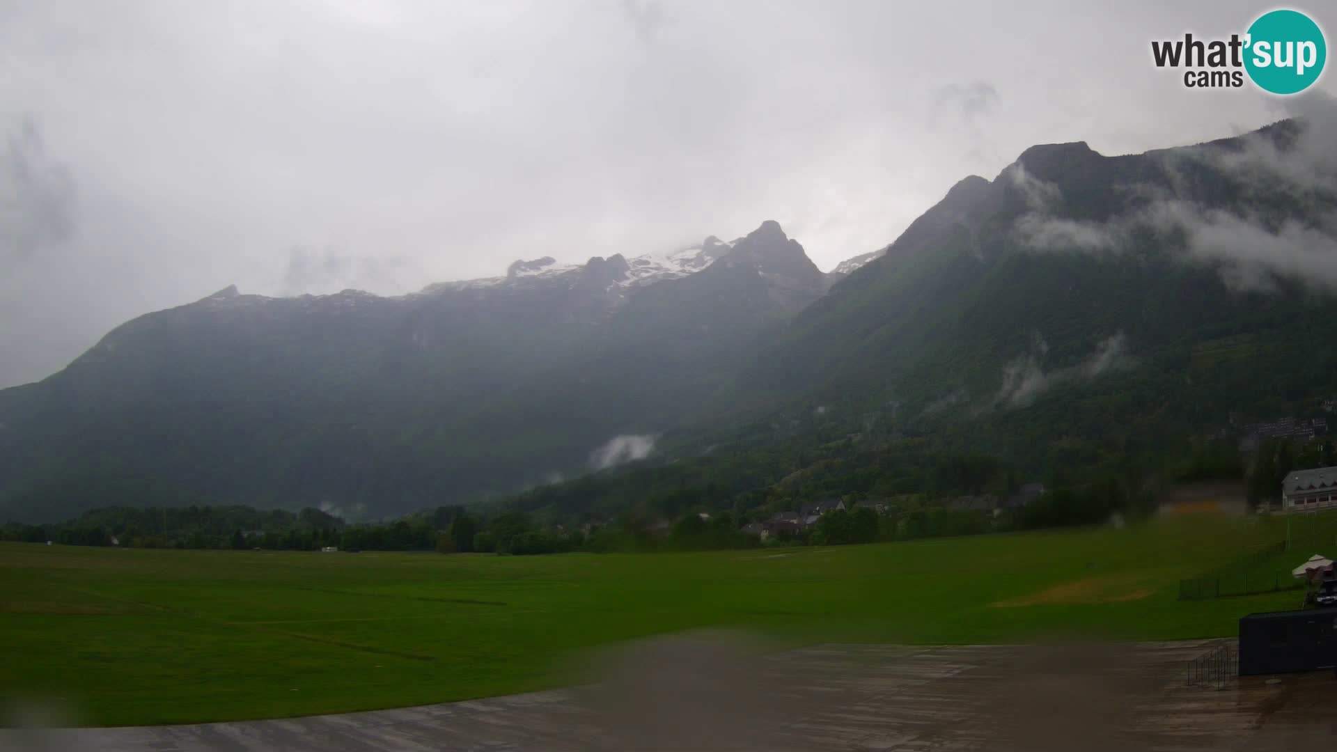 Live webcam Bovec airport – View to Kanin