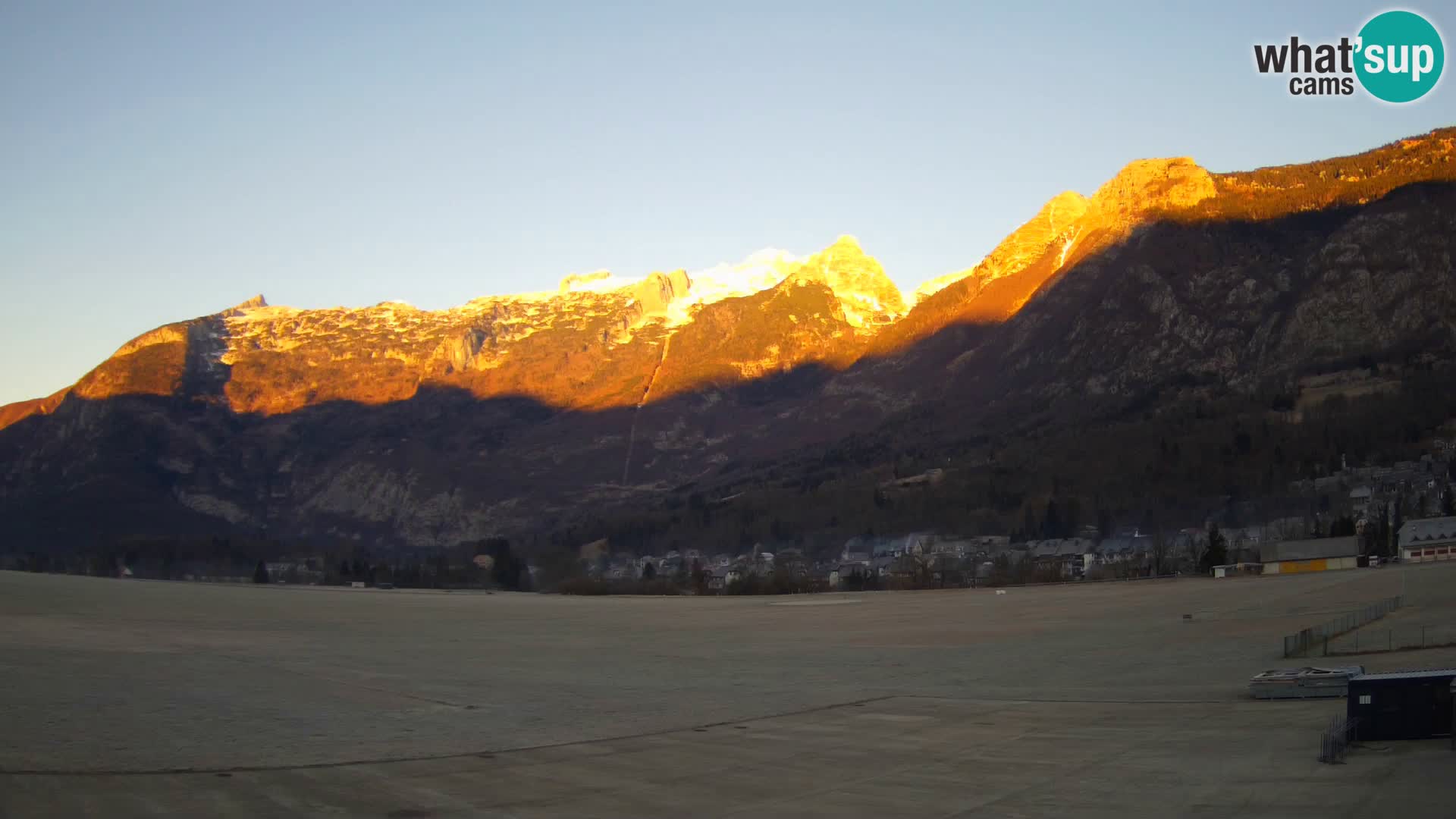 Live webcam Bovec airport – View to Kanin