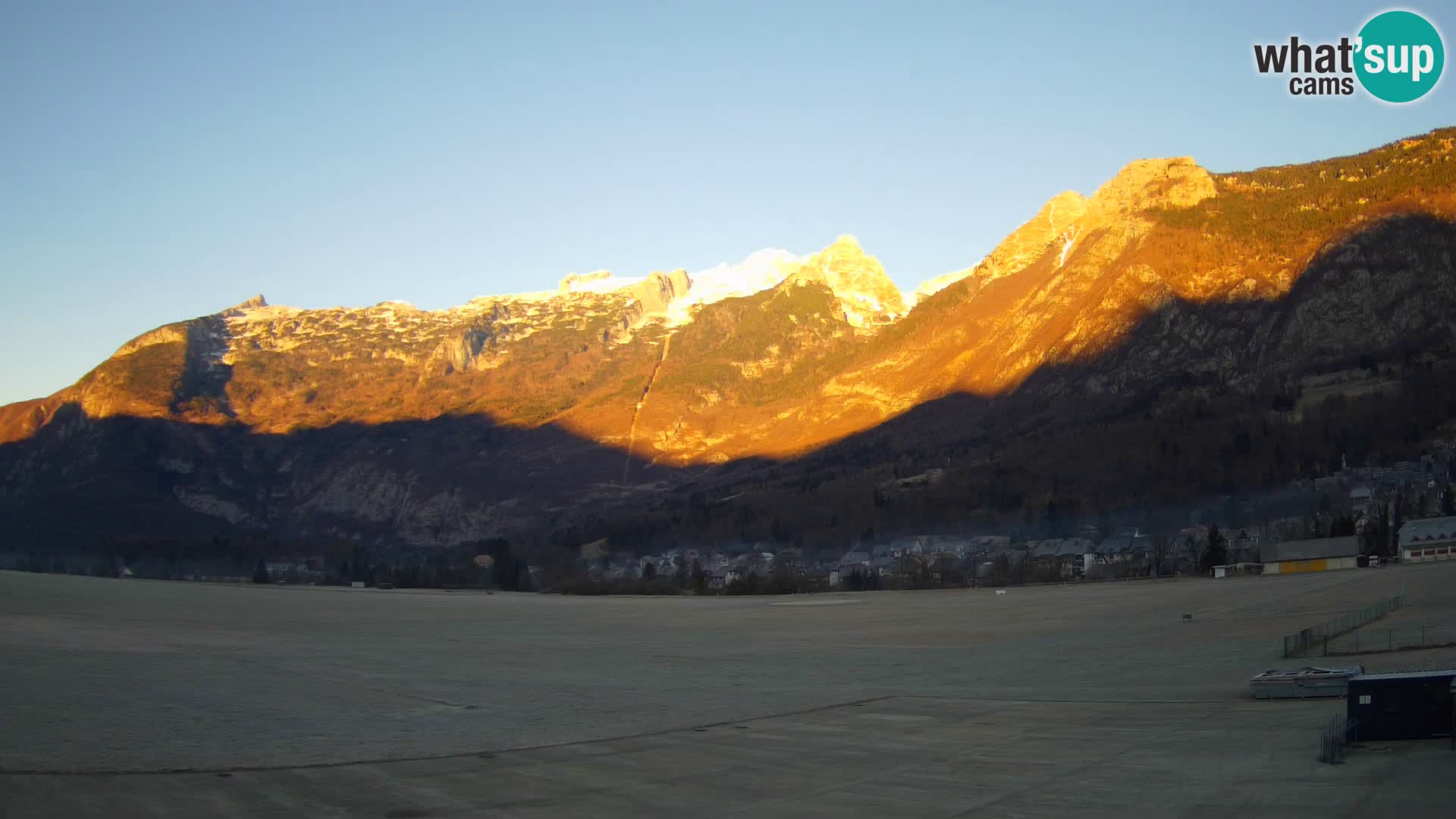 Live webcam Bovec airport – View to Kanin