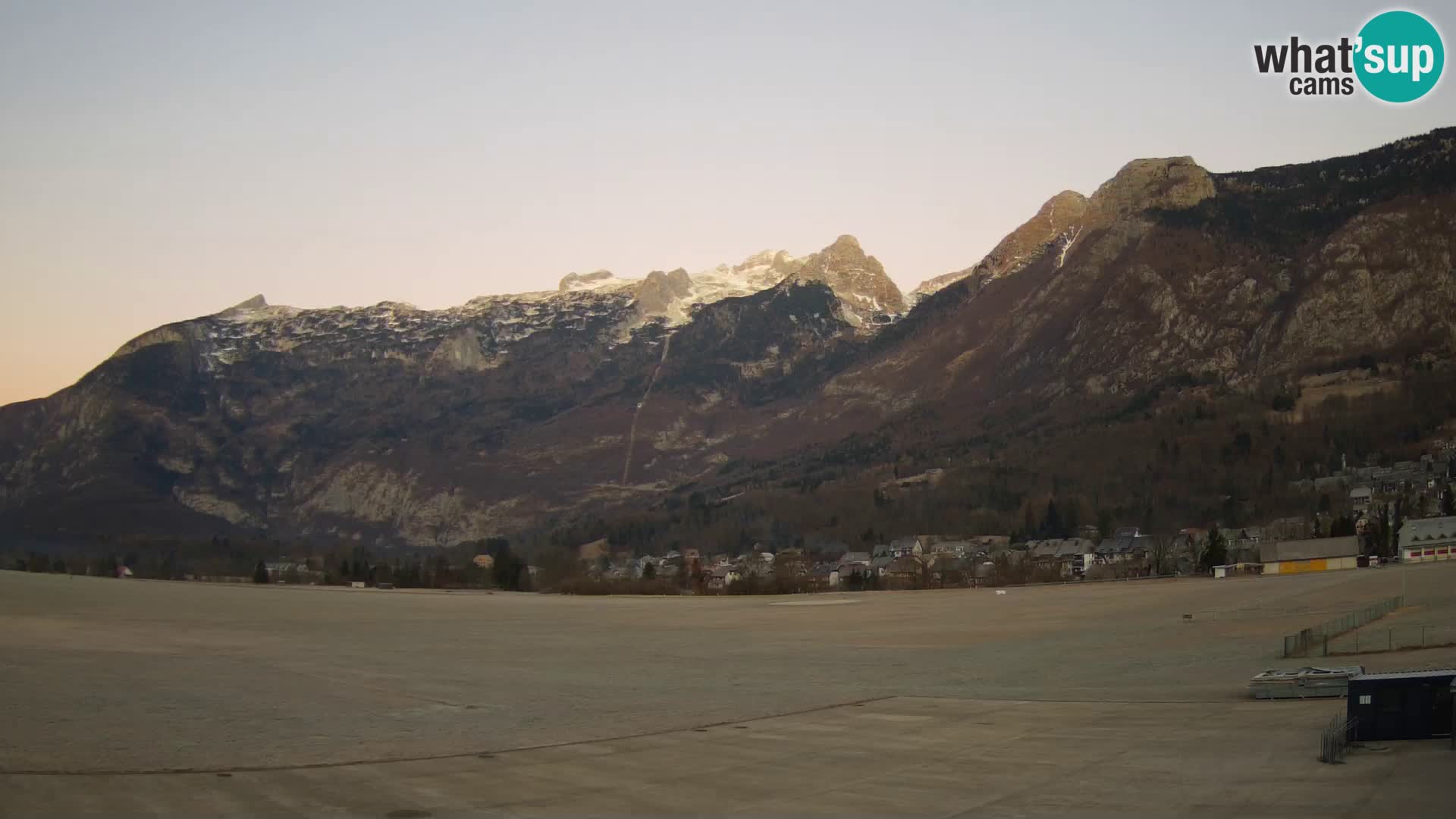 Live webcam Bovec airport – View to Kanin