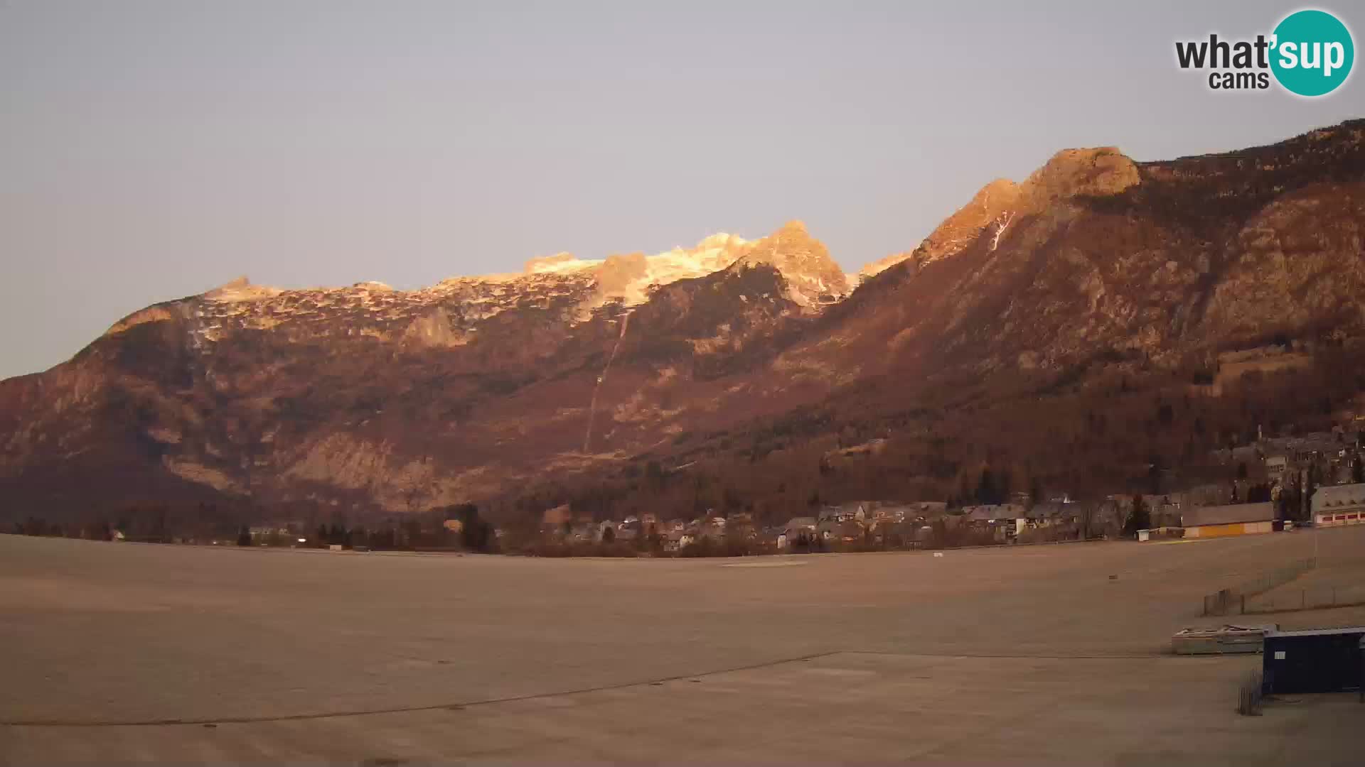 Live webcam Bovec airport – View to Kanin