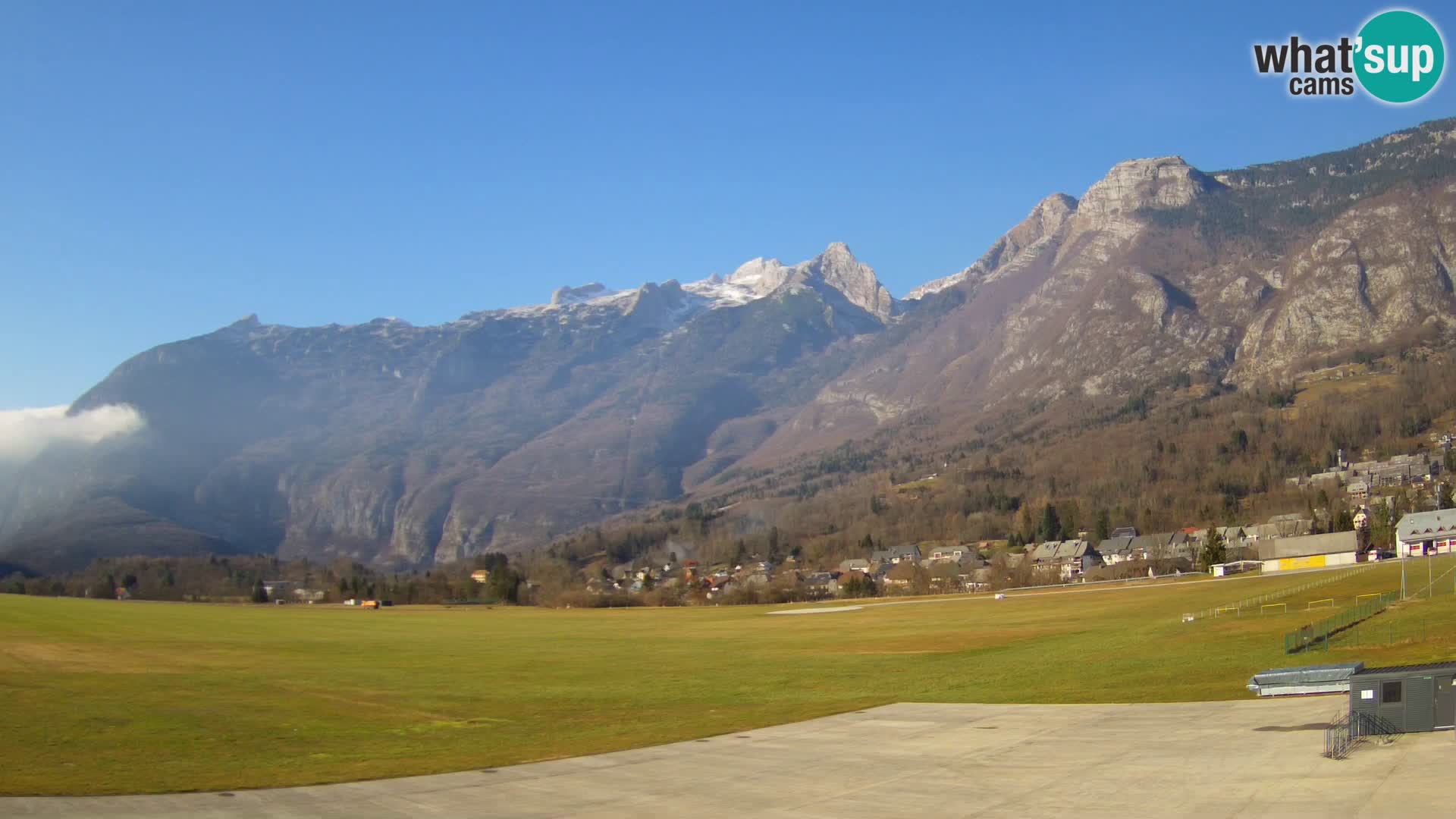 Spletna kamera letališče Bovec – pogled proti Kaninu