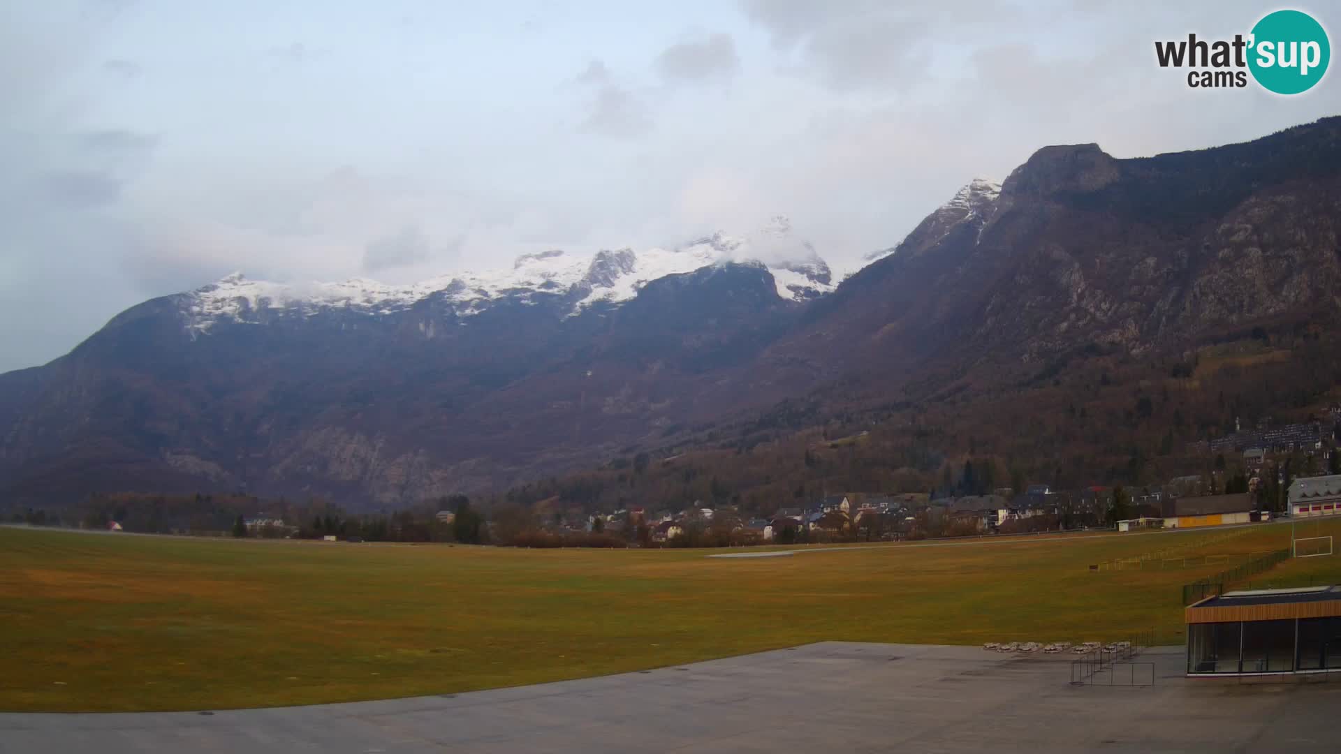 Cámara web en vivo Aeropuerto de Bovec – Vista a Kanin