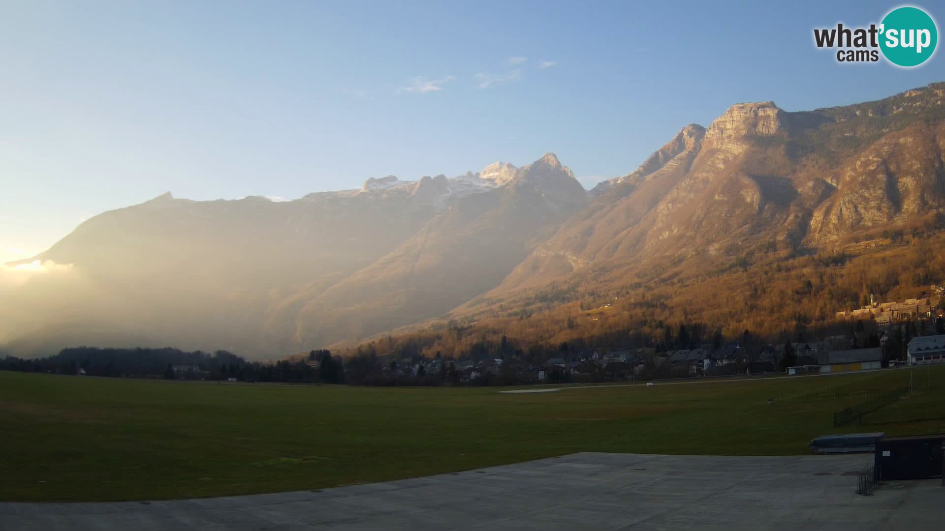 Spletna kamera letališče Bovec – pogled proti Kaninu