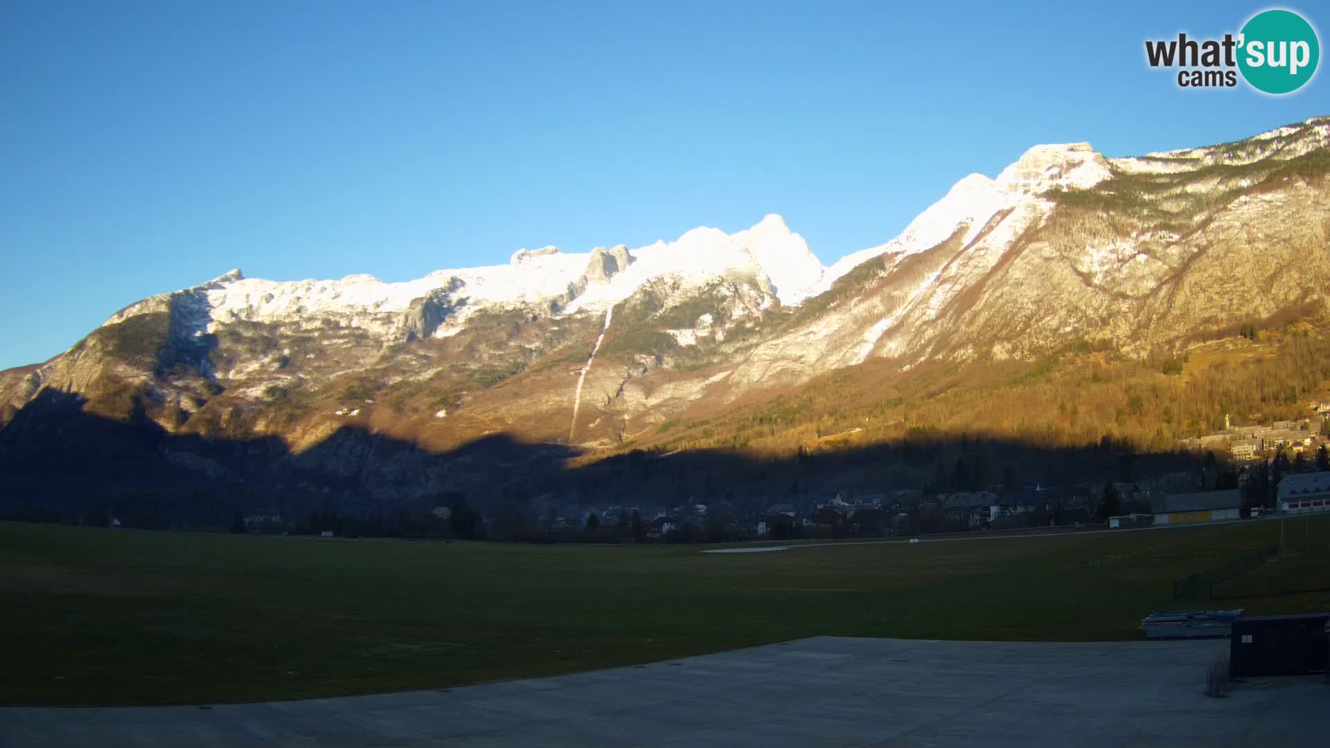 Live webcam Bovec airport – View to Kanin