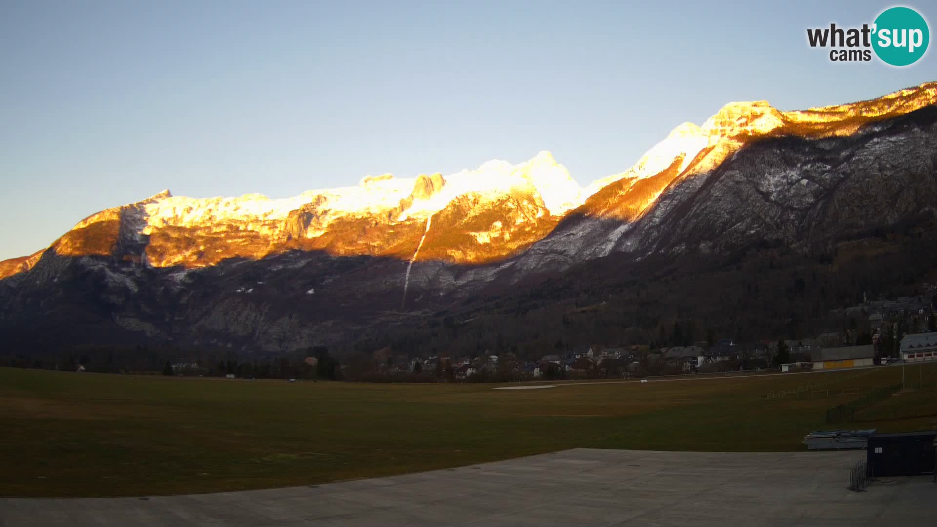 Live webcam Bovec airport – View to Kanin