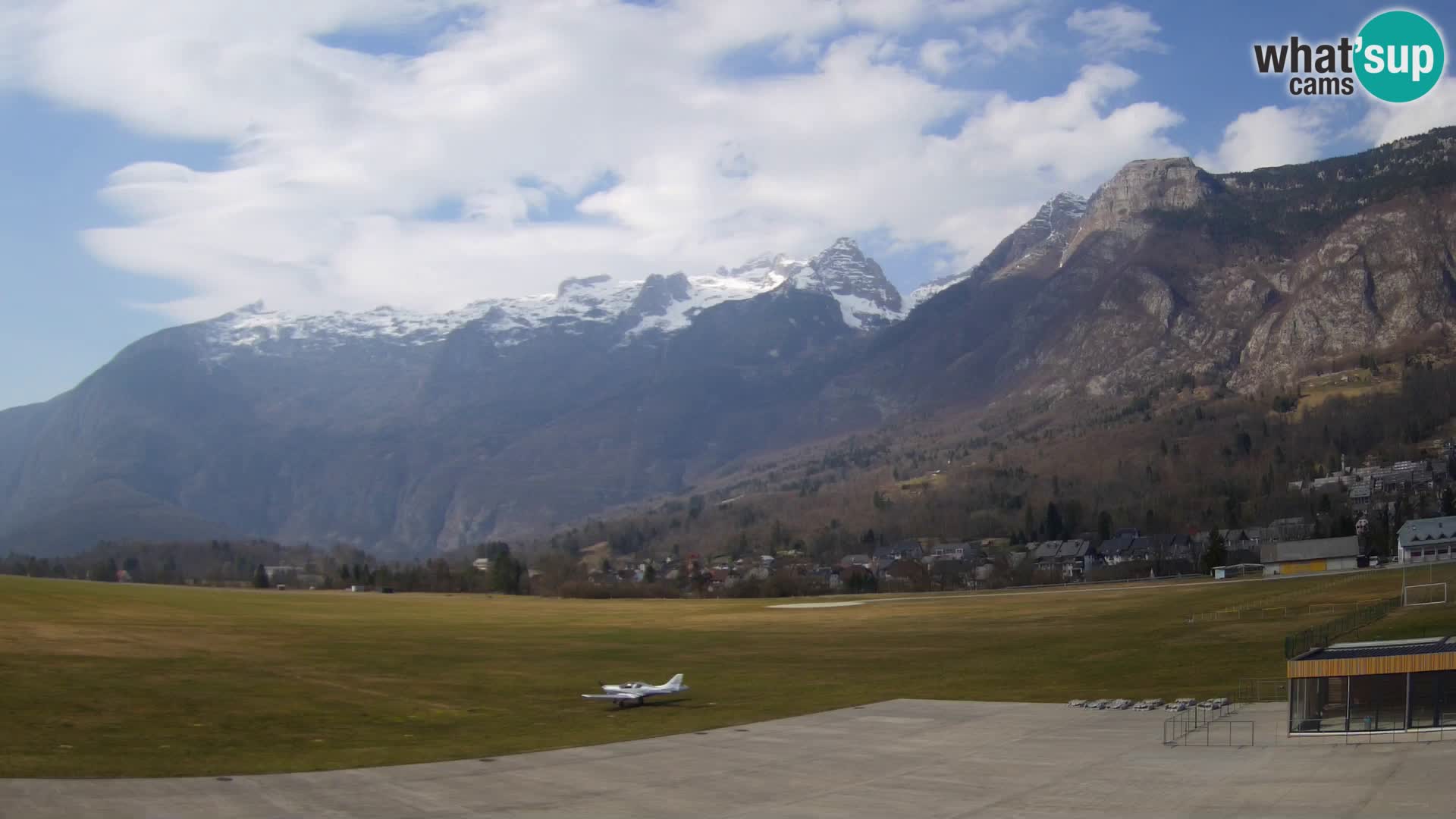 Live webcam Bovec airport – View to Kanin