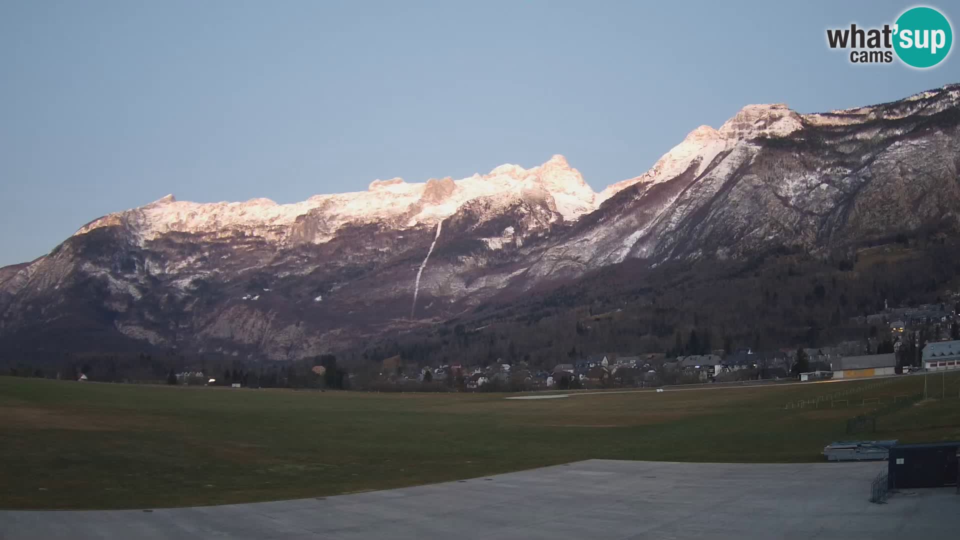 Cámara web en vivo Aeropuerto de Bovec – Vista a Kanin