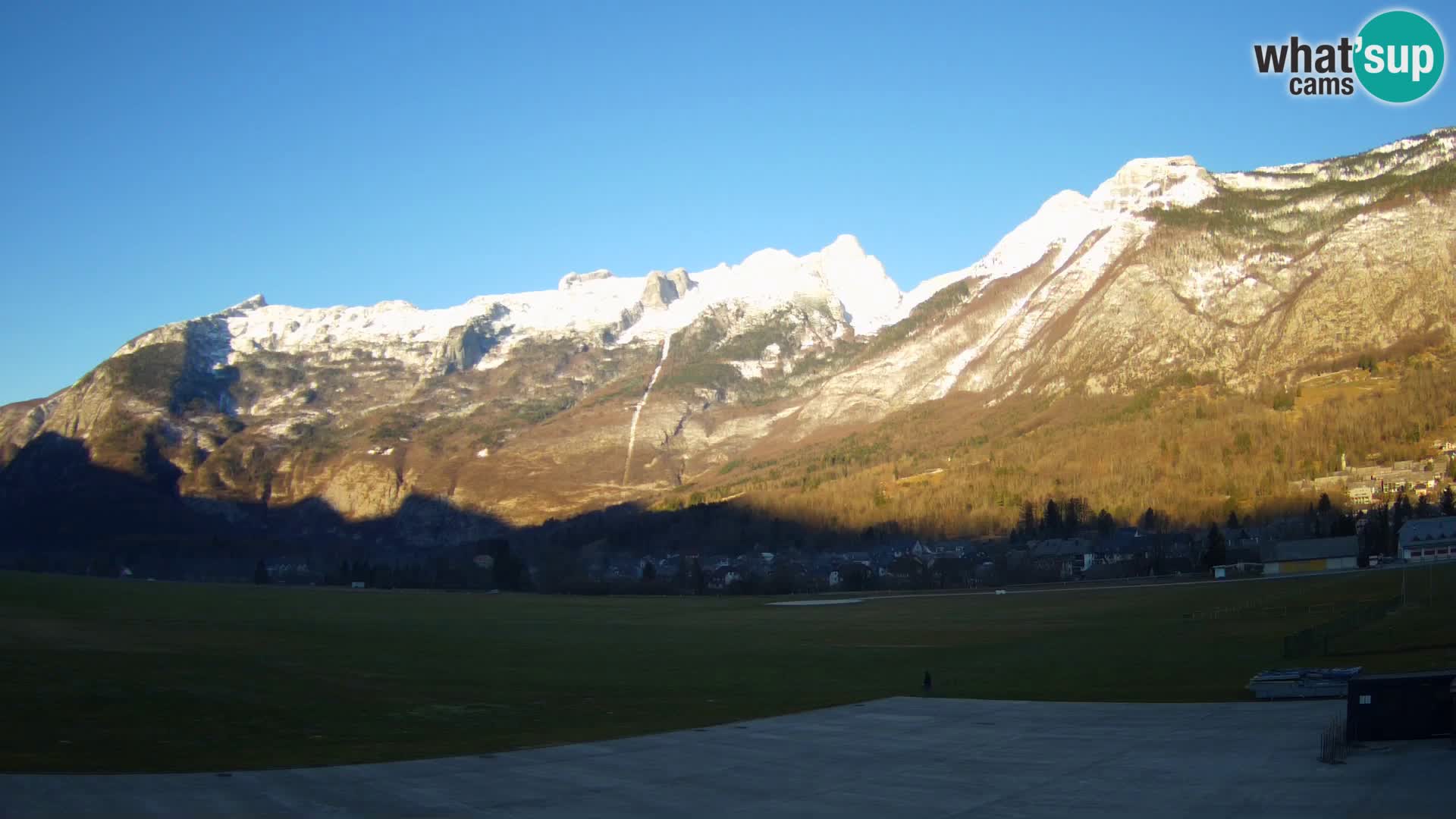 Live webcam Bovec airport – View to Kanin