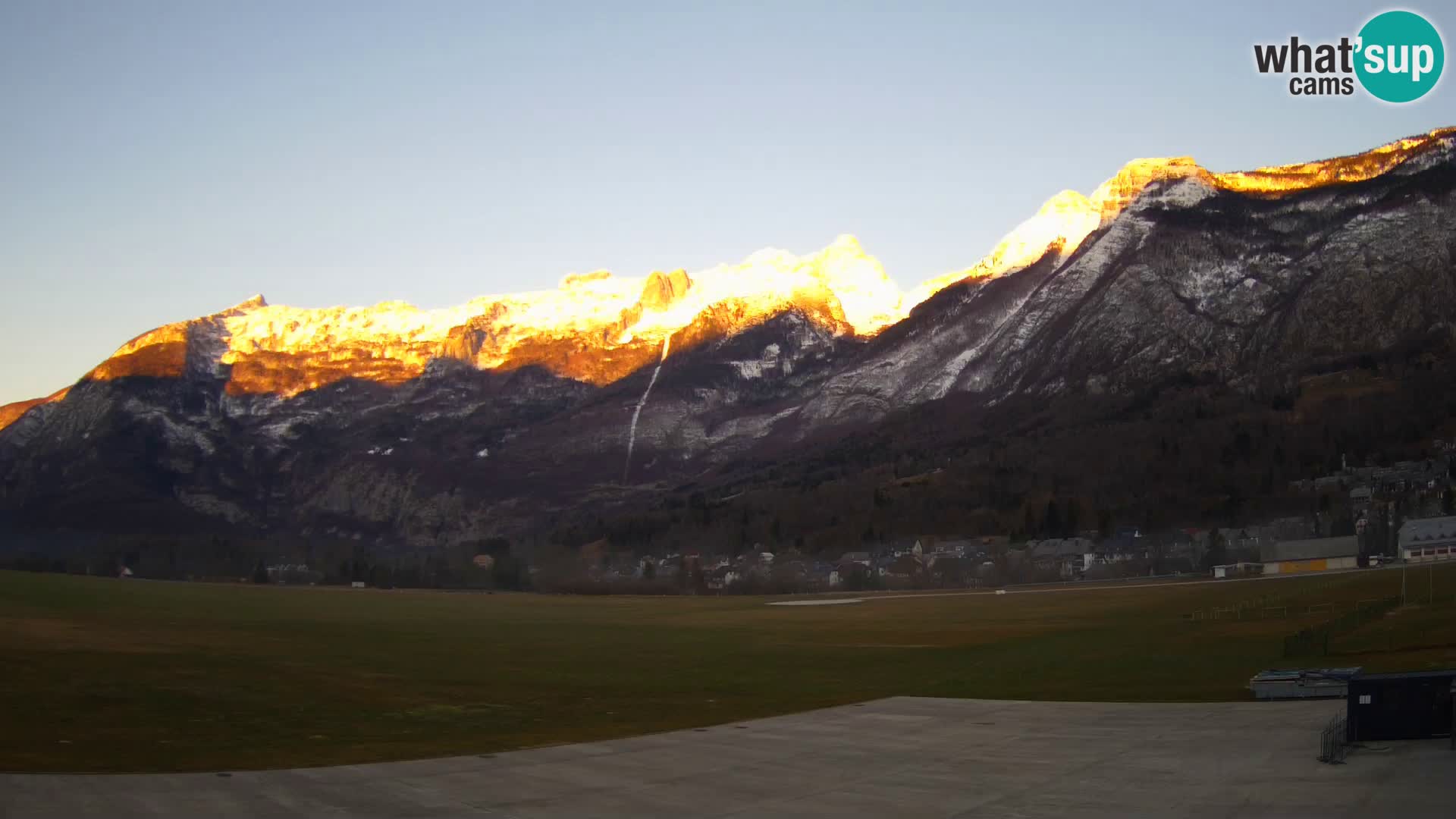 Live webcam Bovec airport – View to Kanin