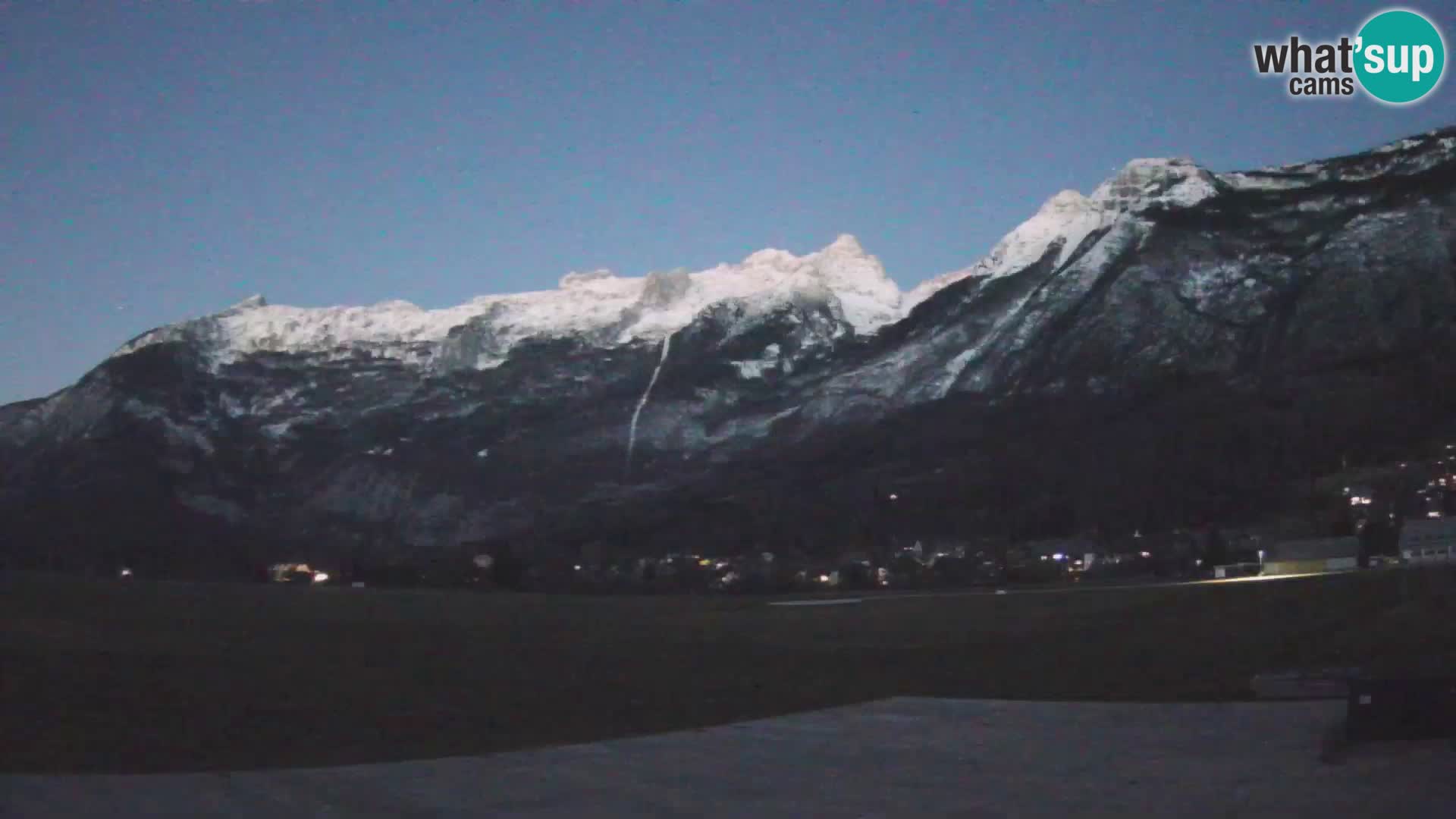 Cámara web en vivo Aeropuerto de Bovec – Vista a Kanin