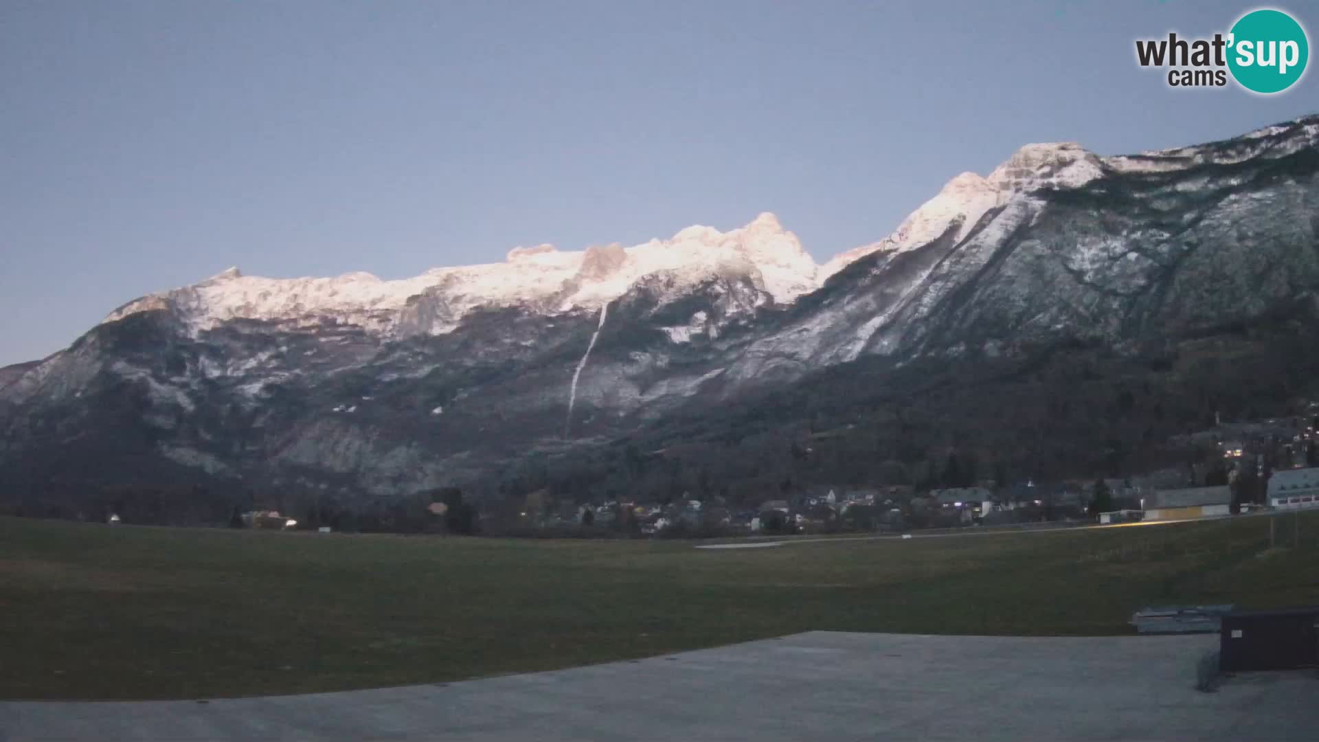 Live webcam Bovec airport – View to Kanin