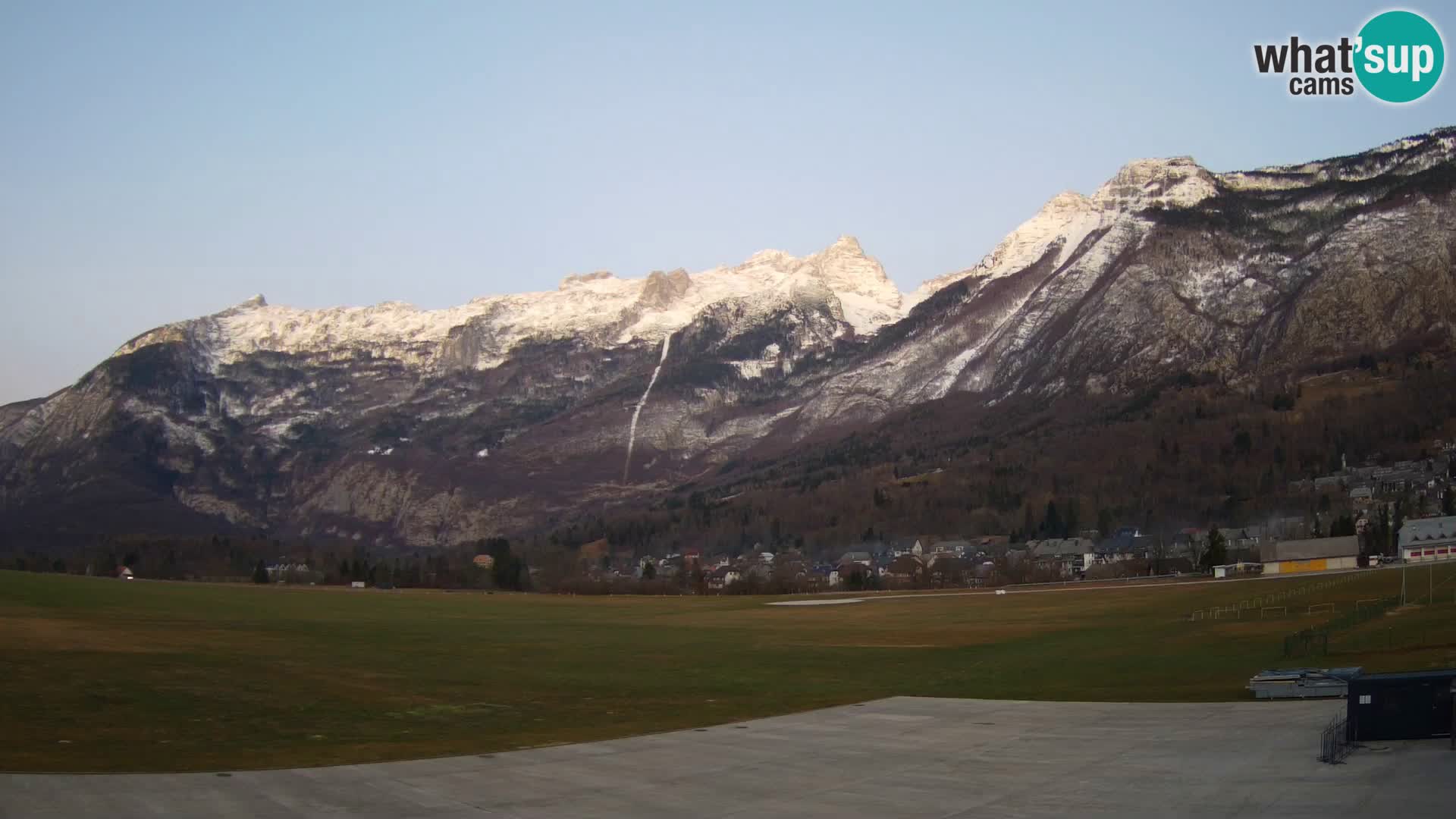 Webcam en direct Aéroport de Bovec – Vue sur Kanin