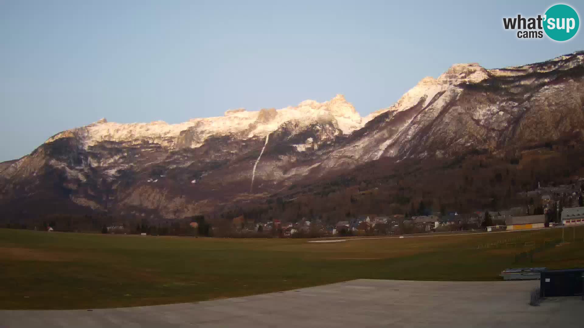 Cámara web en vivo Aeropuerto de Bovec – Vista a Kanin