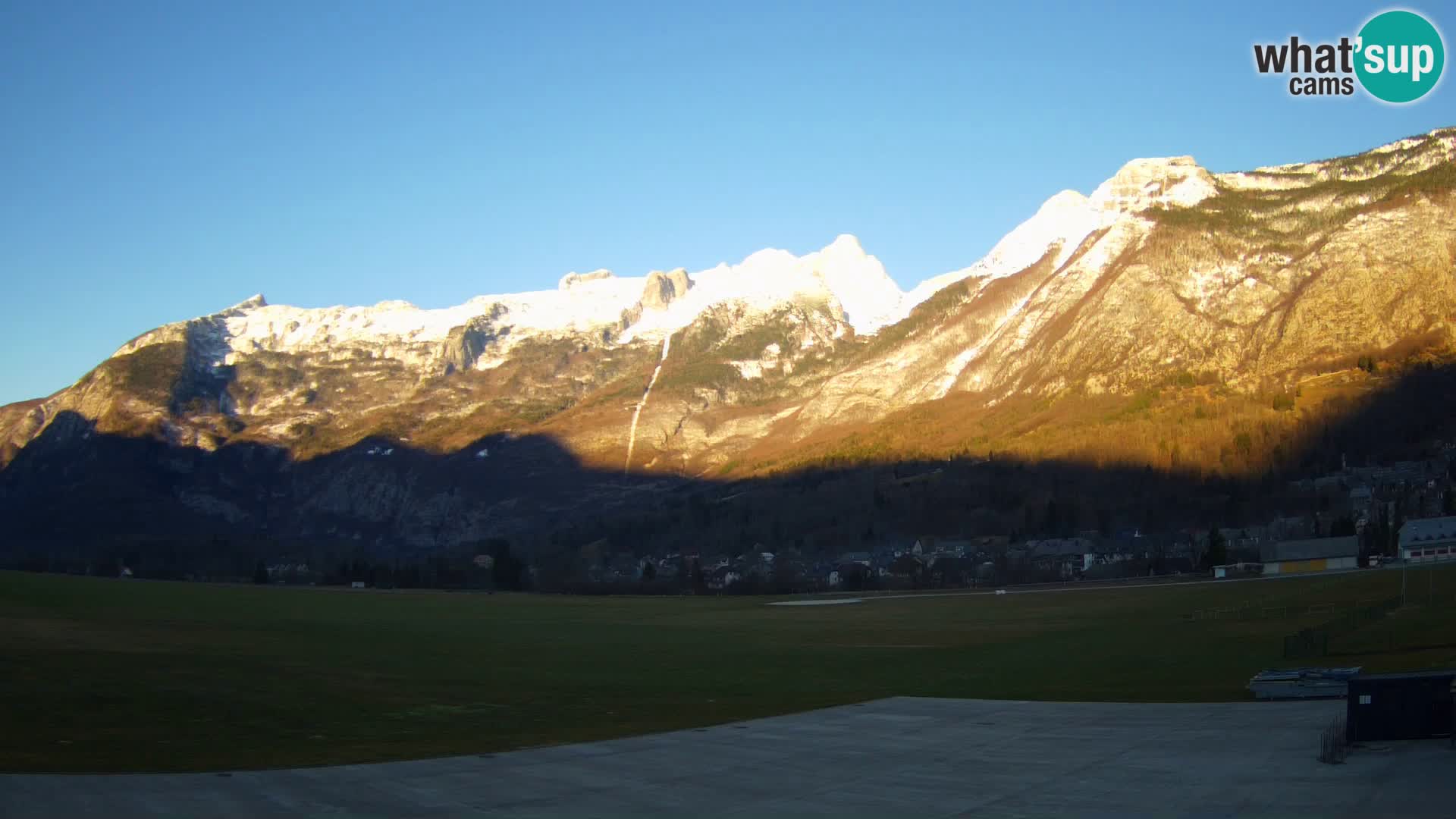 Cámara web en vivo Aeropuerto de Bovec – Vista a Kanin