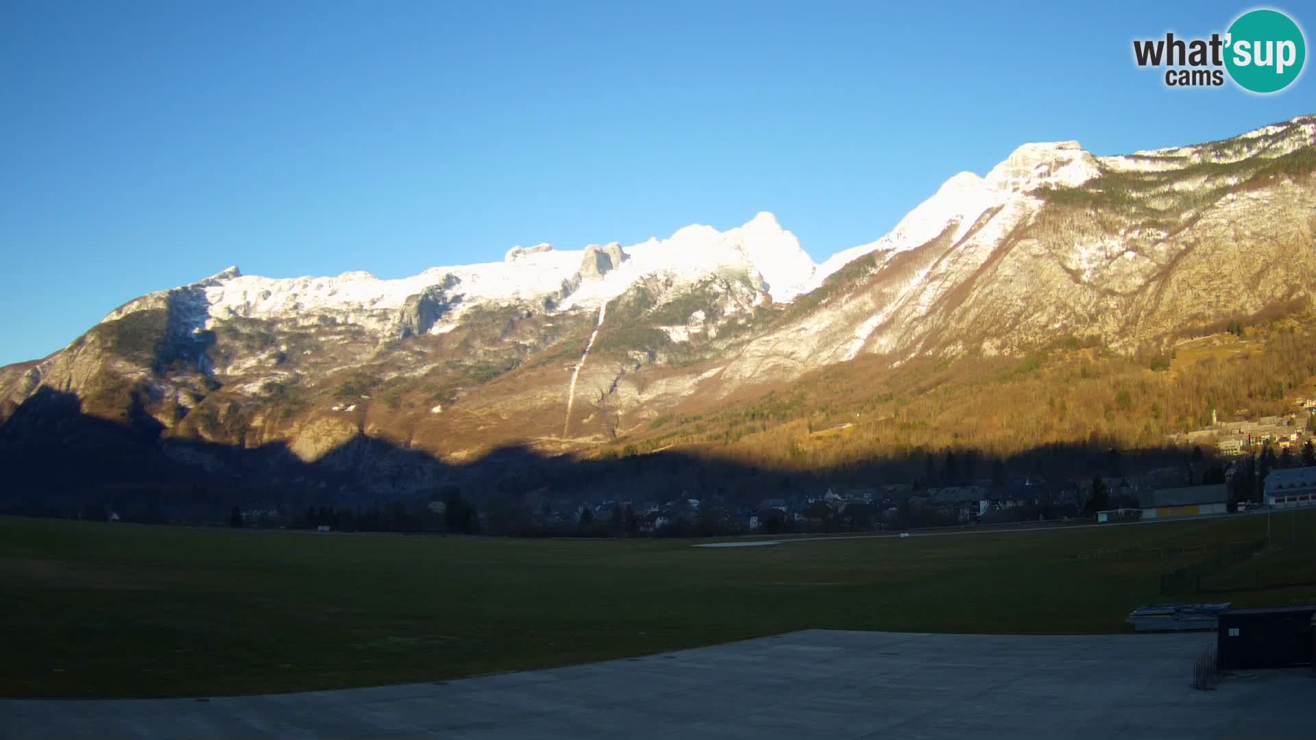 Live webcam Bovec airport – View to Kanin