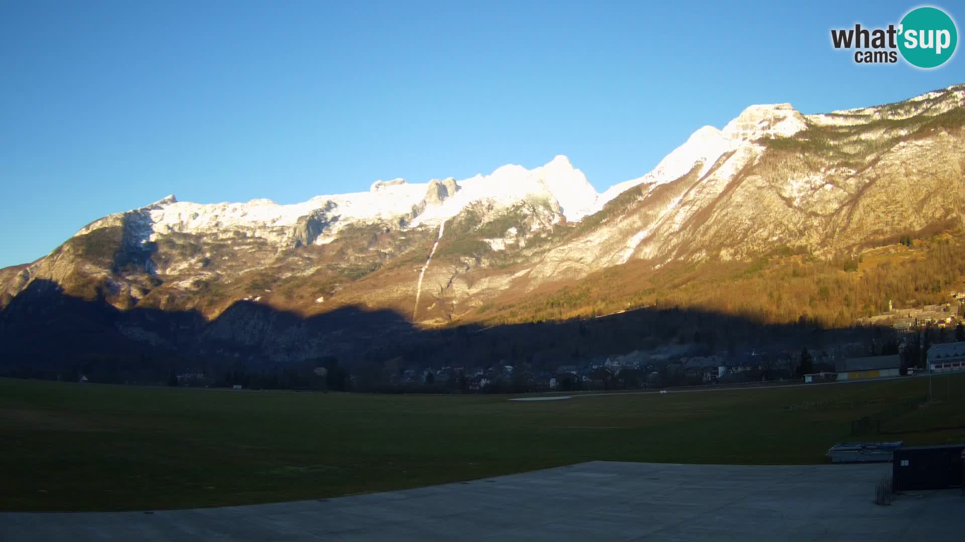 Cámara web en vivo Aeropuerto de Bovec – Vista a Kanin