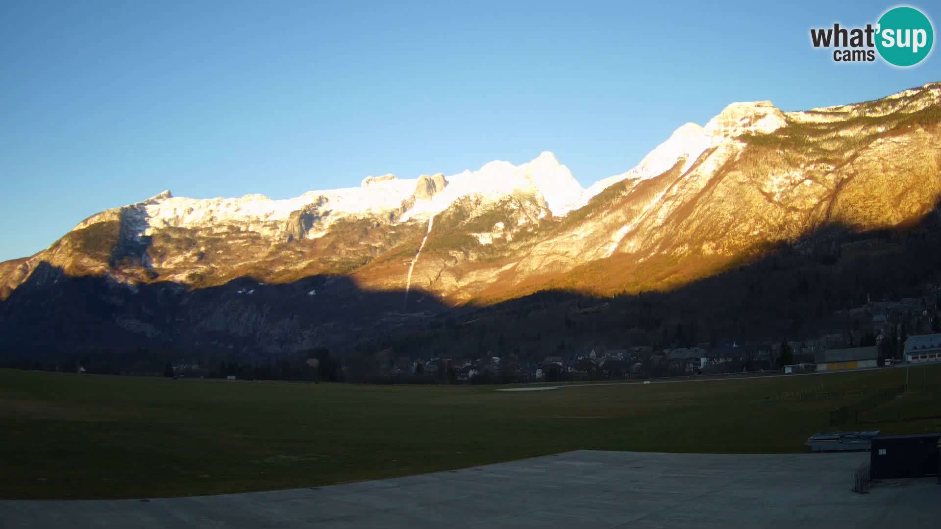 Cámara web en vivo Aeropuerto de Bovec – Vista a Kanin