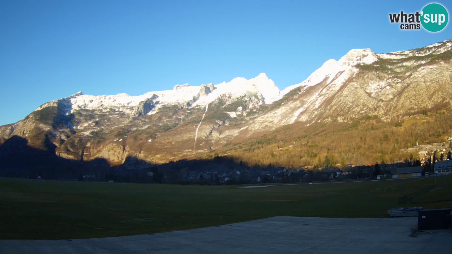 Live webcam Bovec airport – View to Kanin