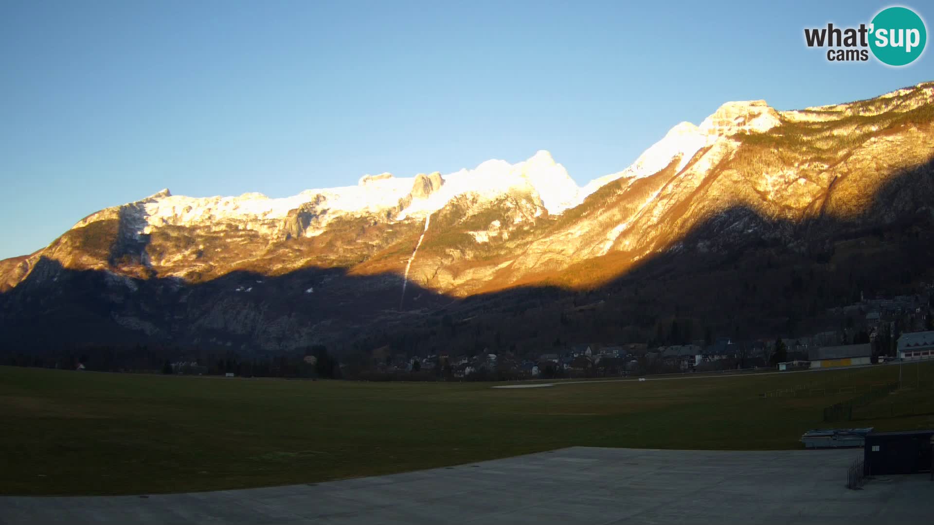 Live webcam Bovec airport – View to Kanin