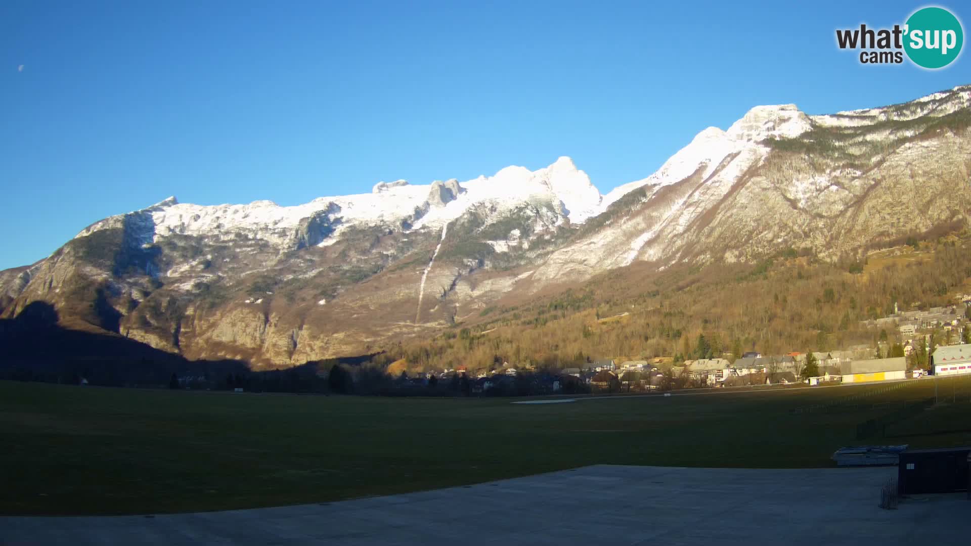 Live webcam Bovec airport – View to Kanin