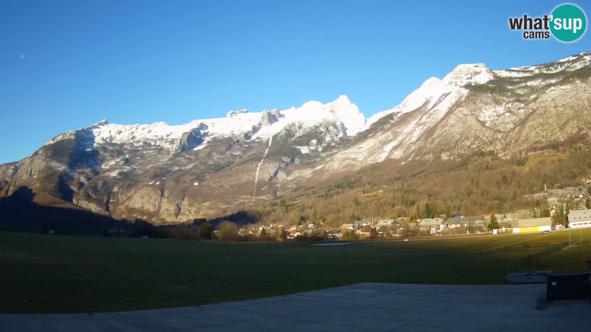 Cámara web en vivo Aeropuerto de Bovec – Vista a Kanin