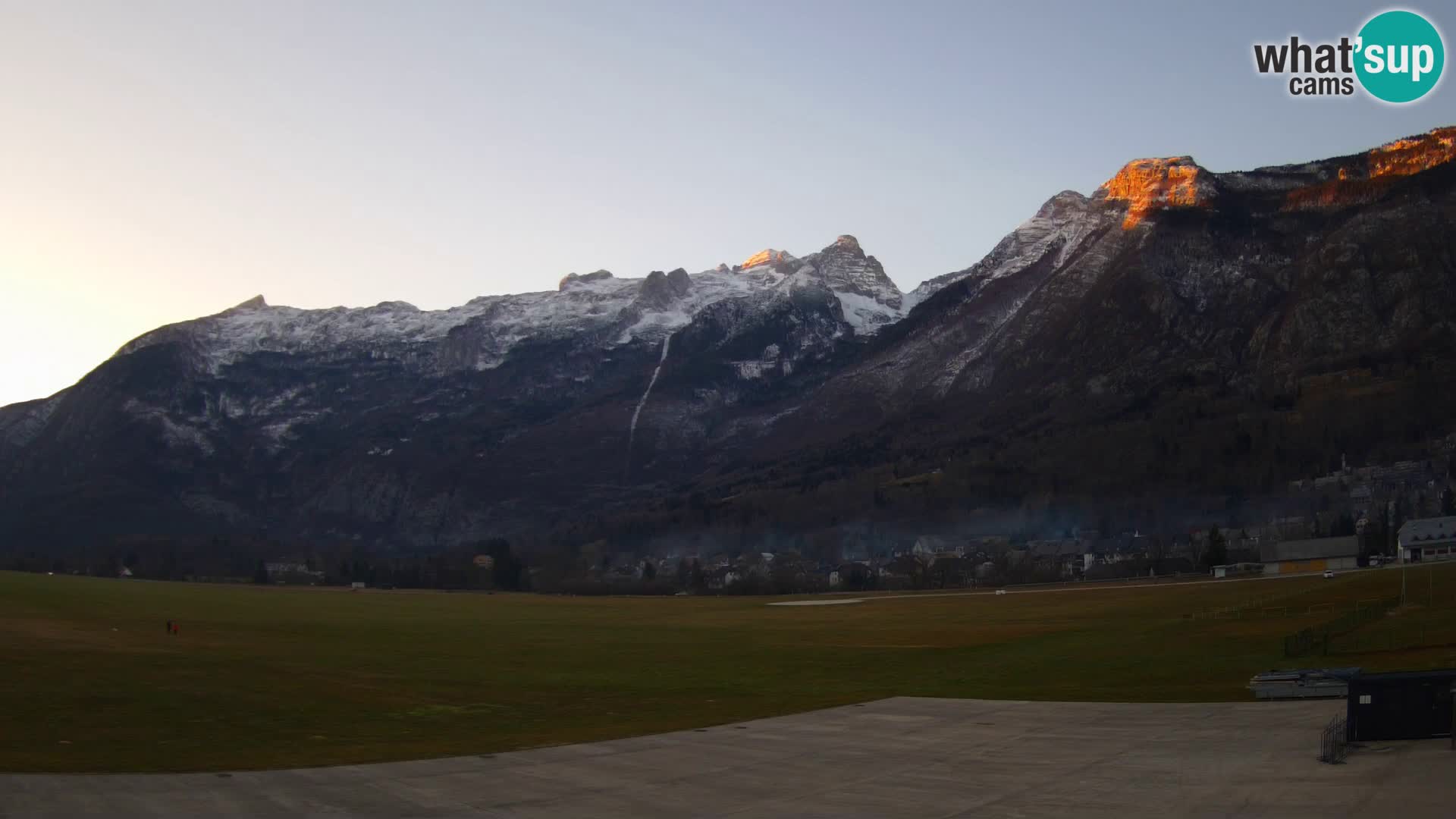 Live webcam Bovec airport – View to Kanin