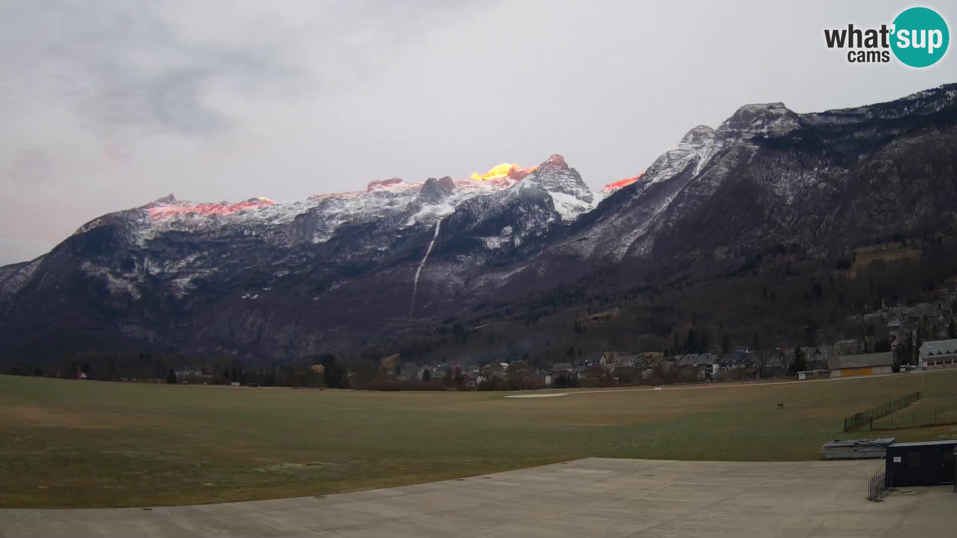 Live webcam Bovec airport – View to Kanin