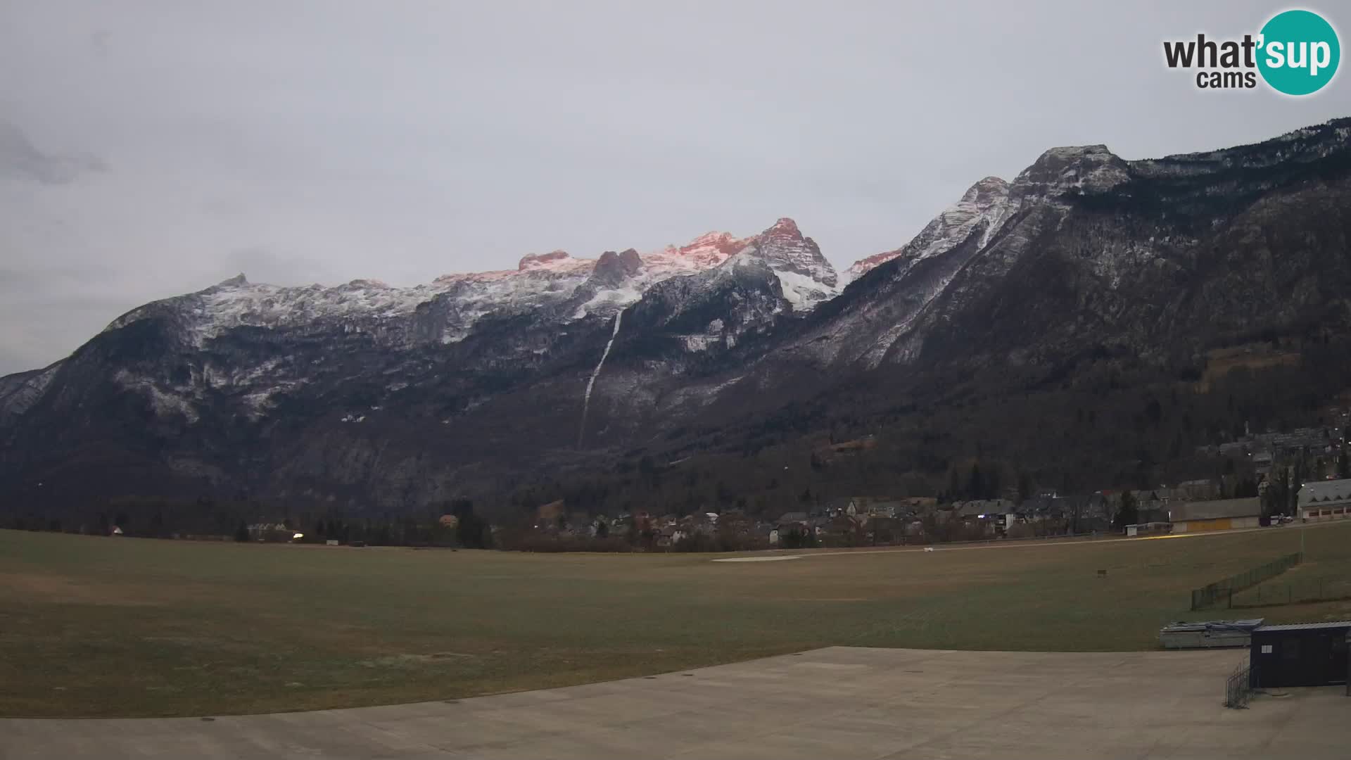 Live webcam Bovec airport – View to Kanin