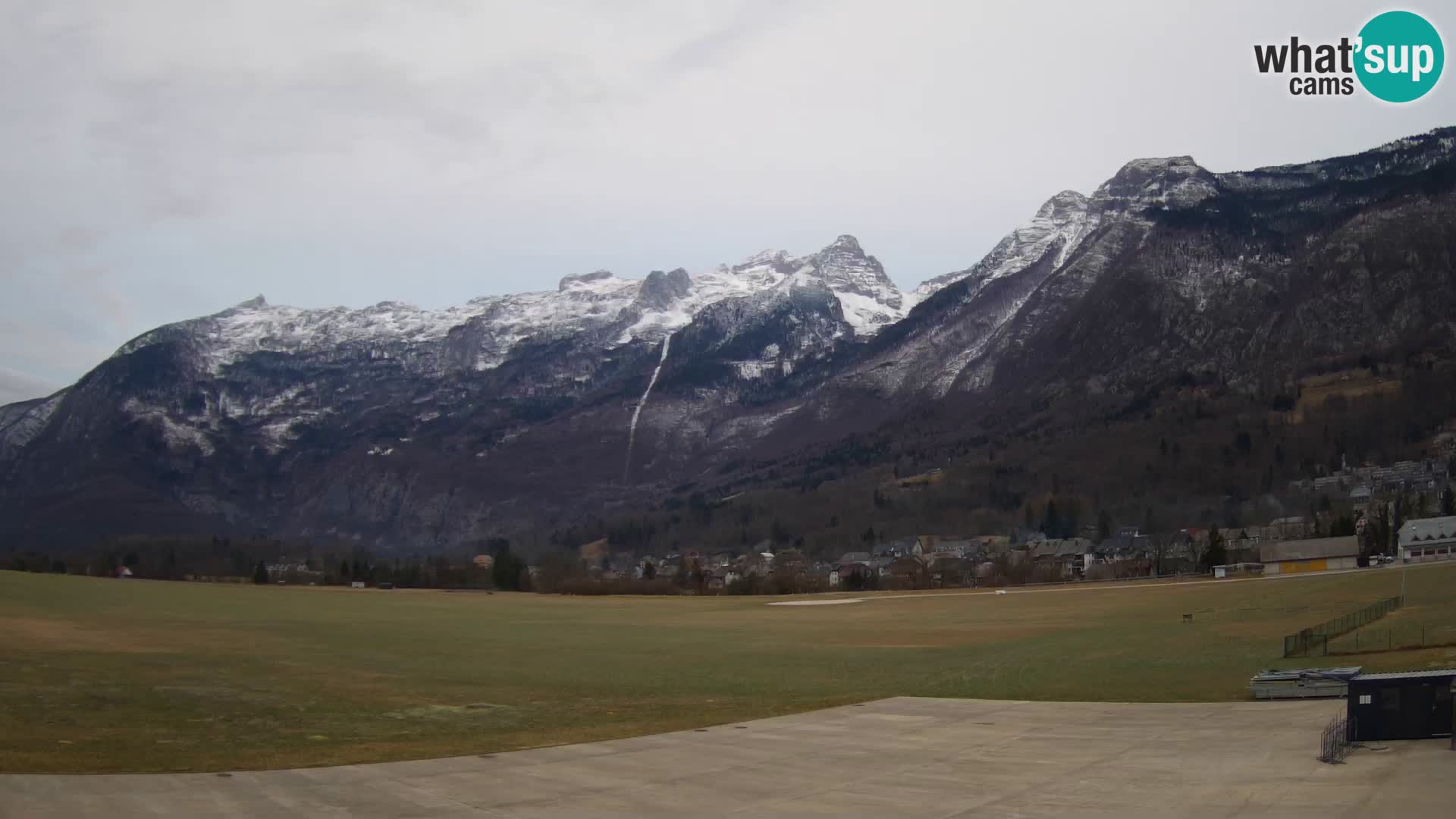 Spletna kamera letališče Bovec – pogled proti Kaninu