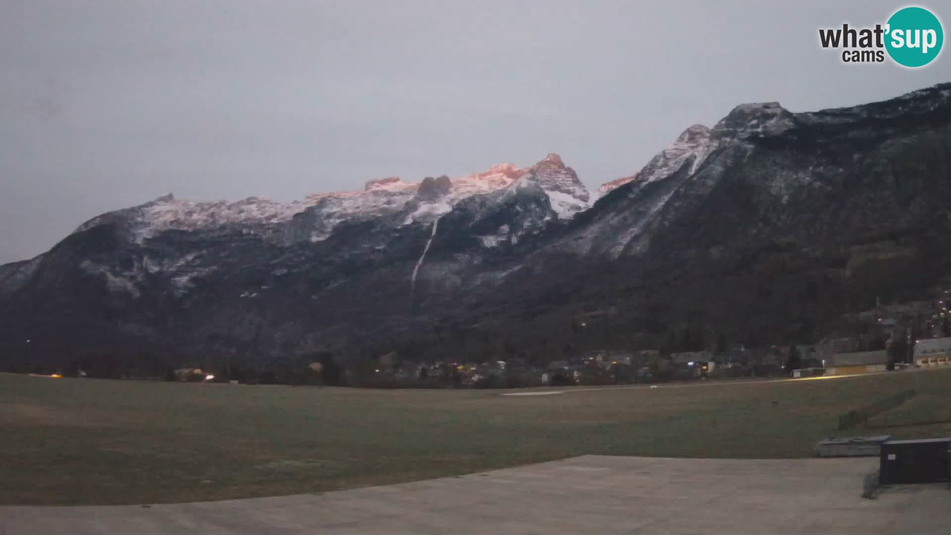 Cámara web en vivo Aeropuerto de Bovec – Vista a Kanin