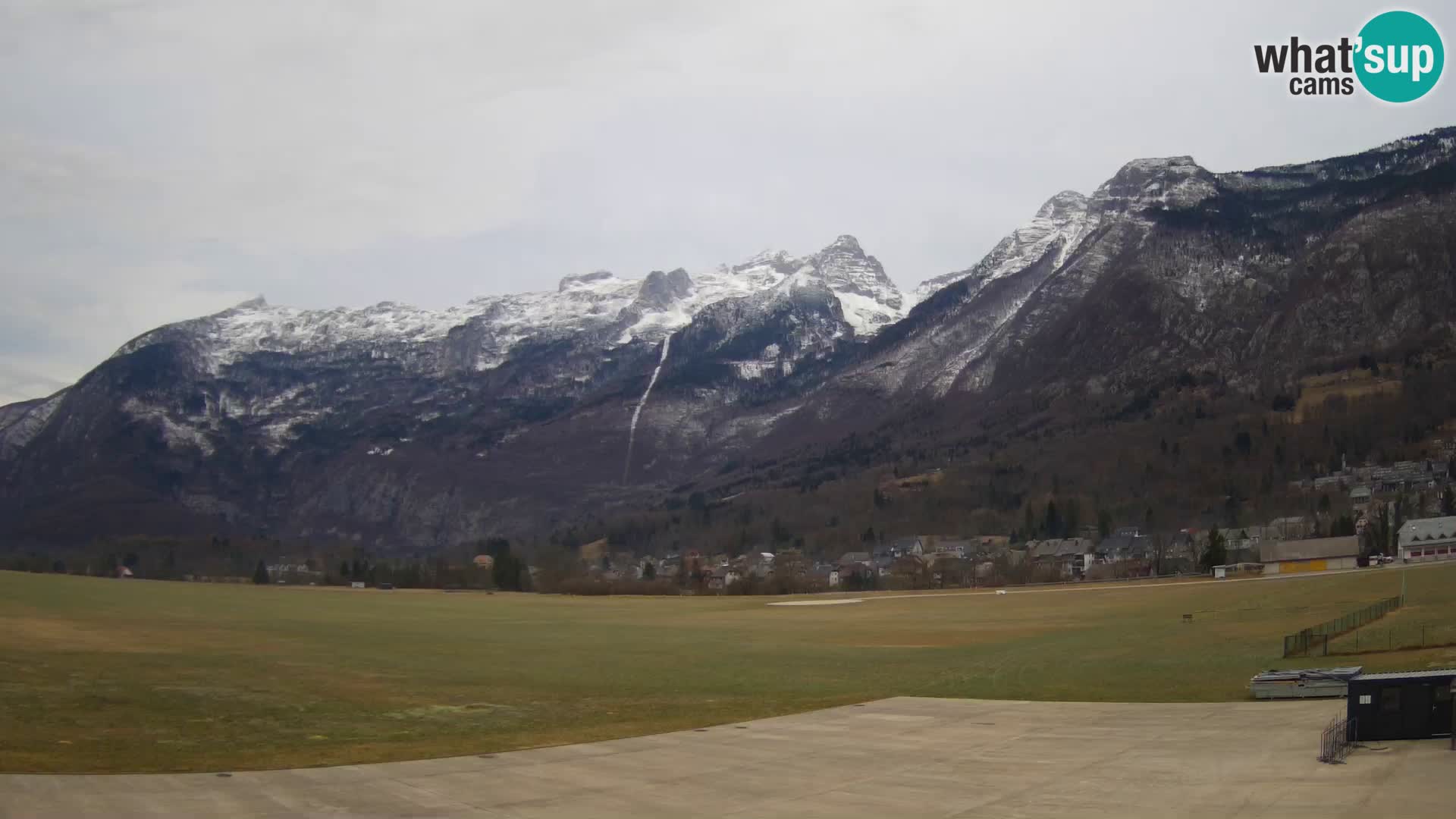 Cámara web en vivo Aeropuerto de Bovec – Vista a Kanin