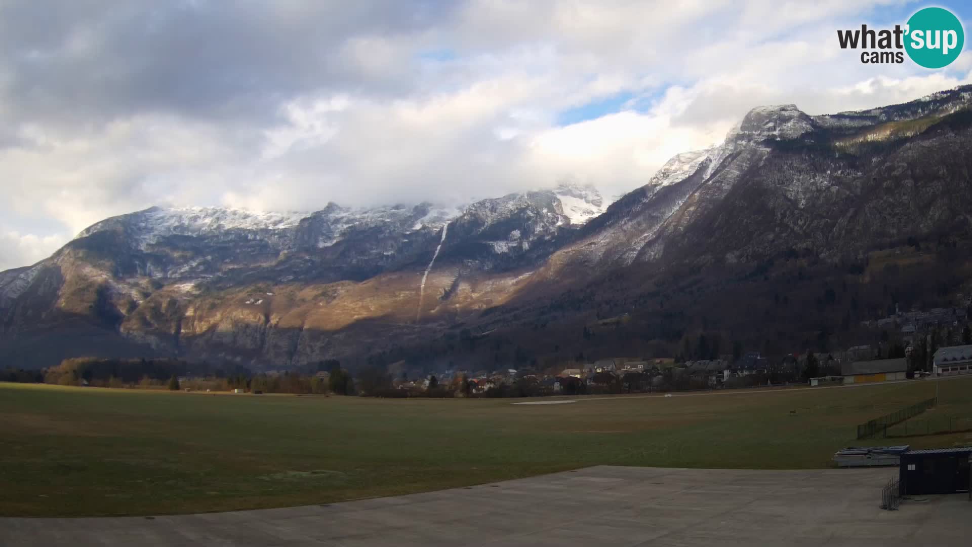 Live webcam Bovec airport – View to Kanin