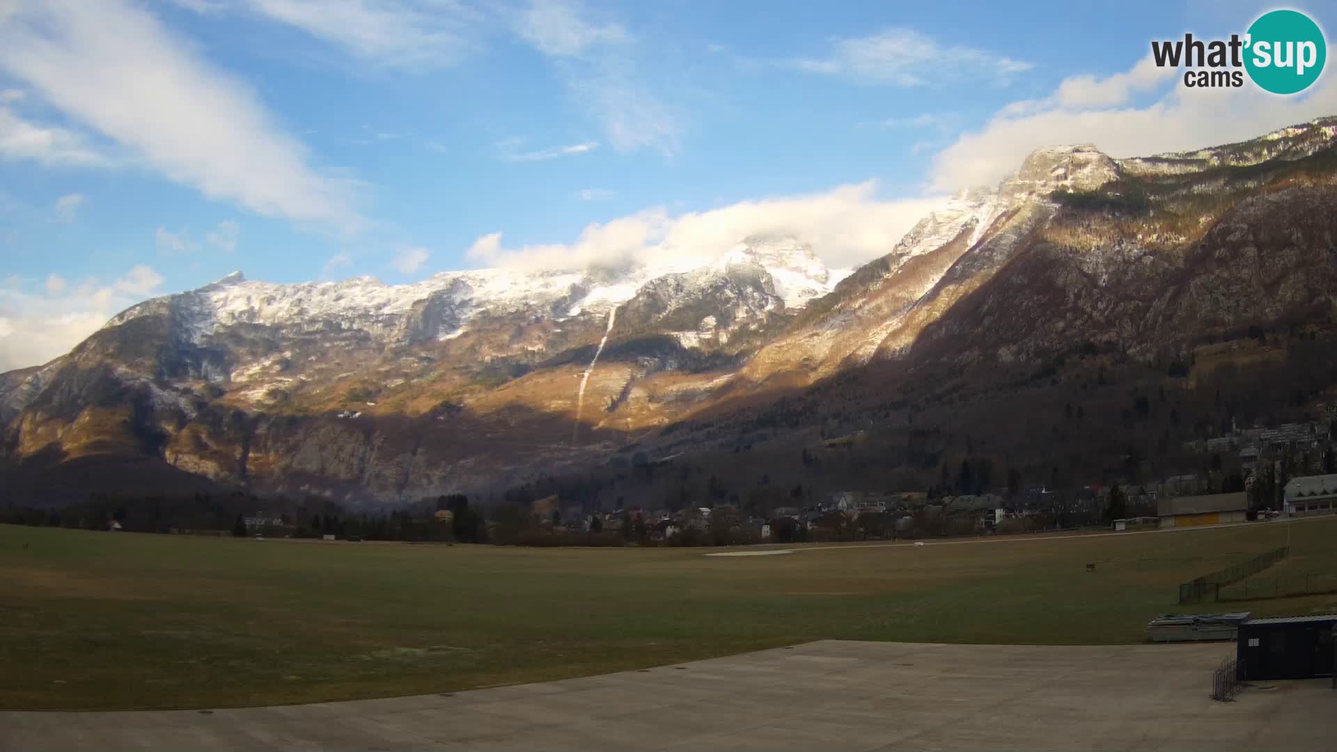 Cámara web en vivo Aeropuerto de Bovec – Vista a Kanin