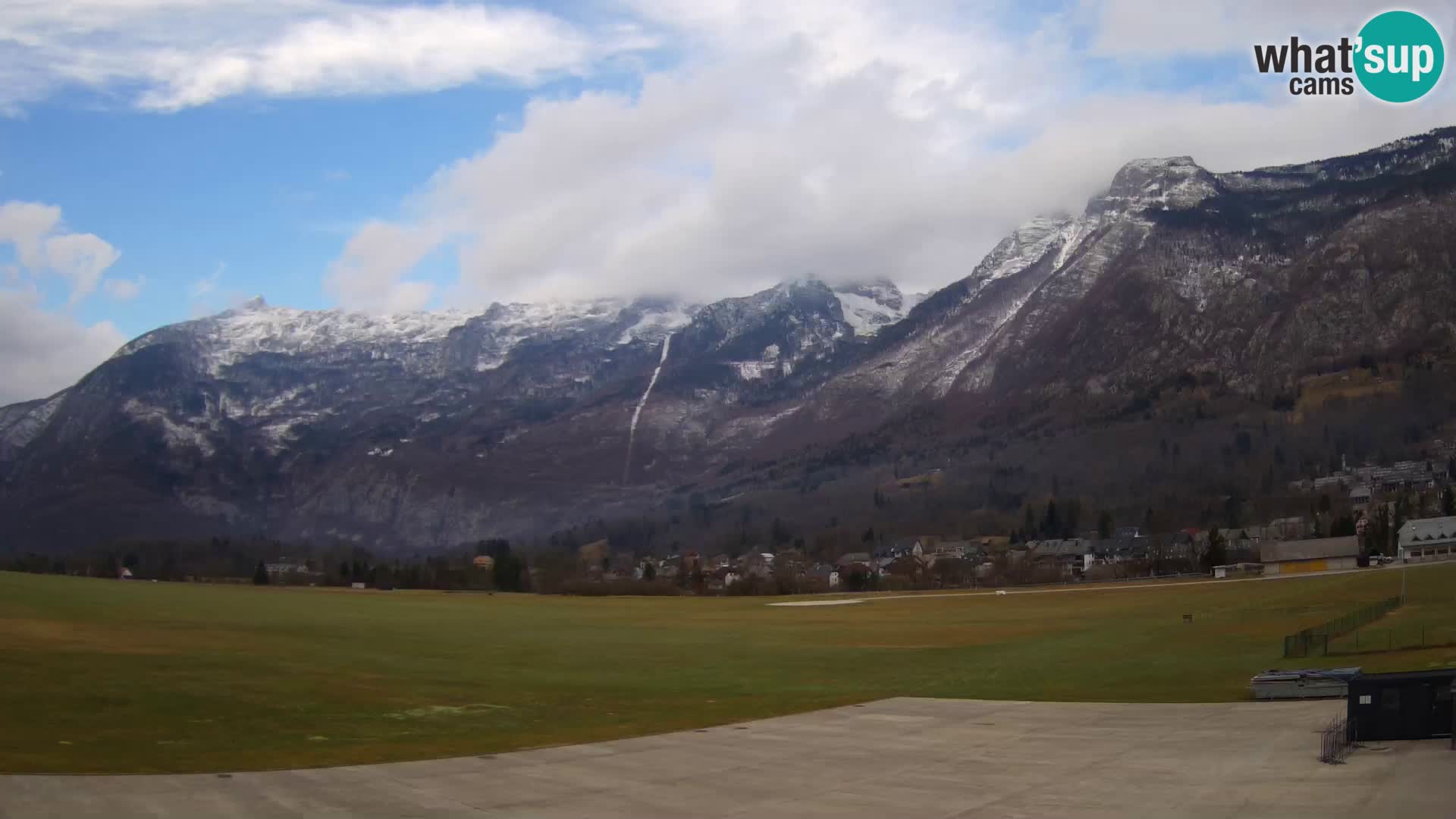 Live webcam Bovec airport – View to Kanin