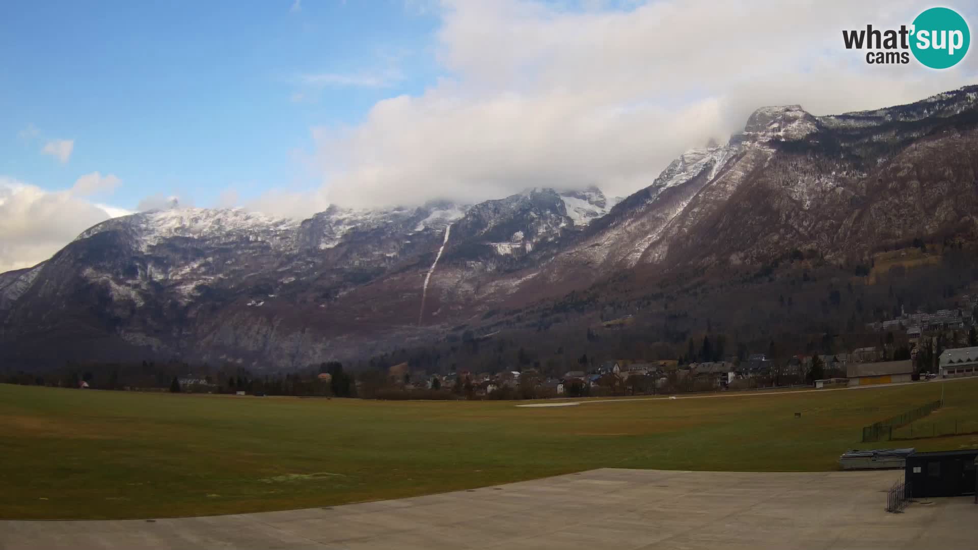 Live webcam Bovec airport – View to Kanin