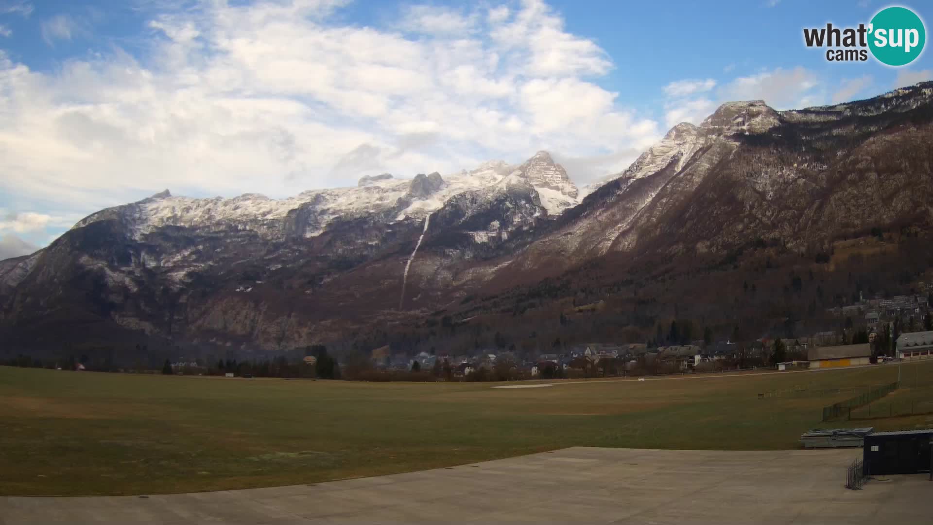 Live webcam Bovec airport – View to Kanin