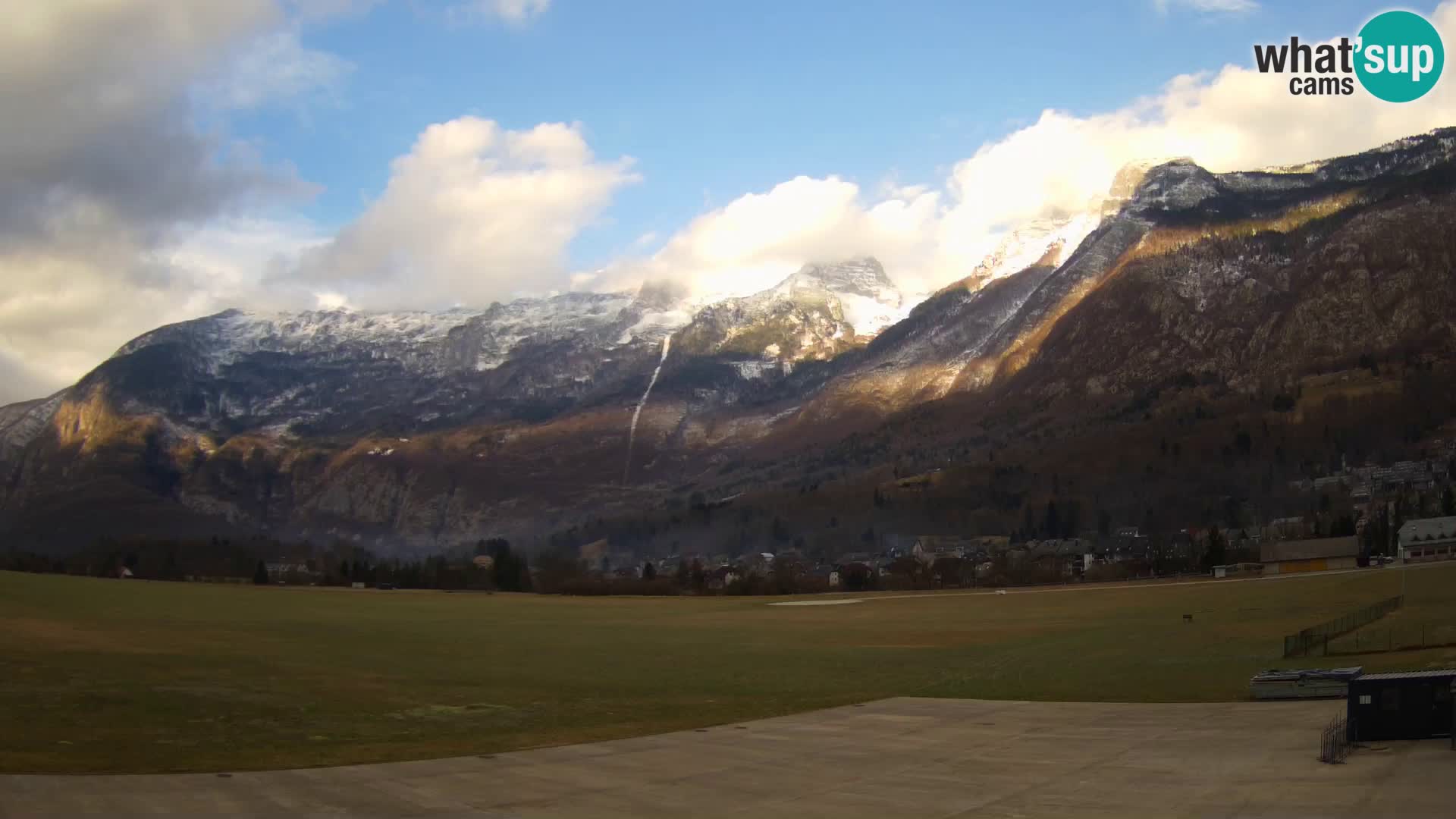 Cámara web en vivo Aeropuerto de Bovec – Vista a Kanin