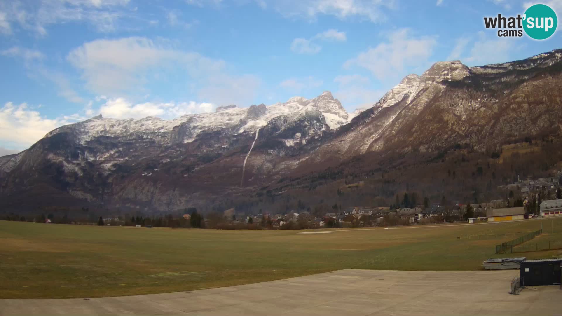 Live webcam Bovec airport – View to Kanin