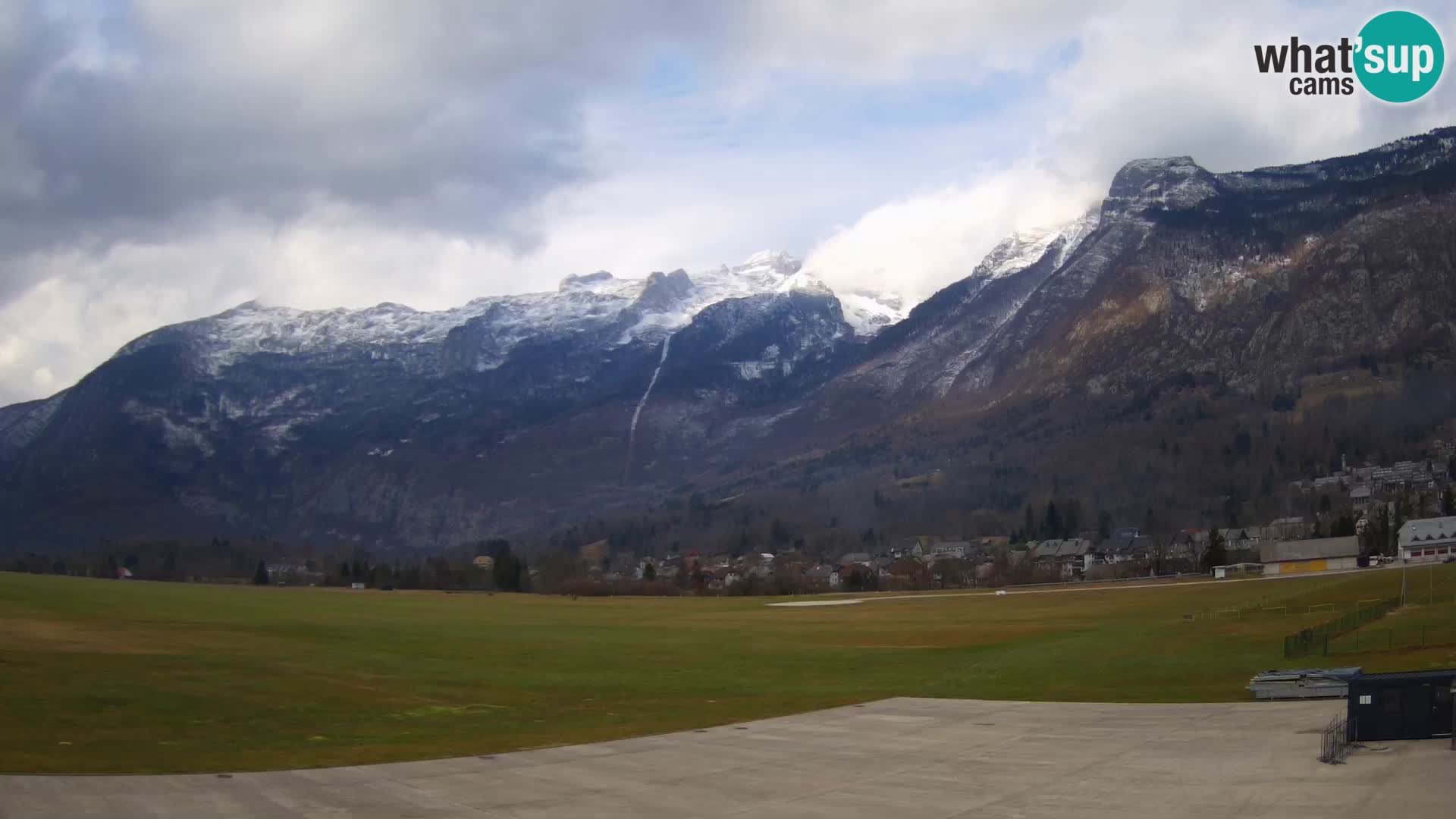 Live webcam Bovec airport – View to Kanin